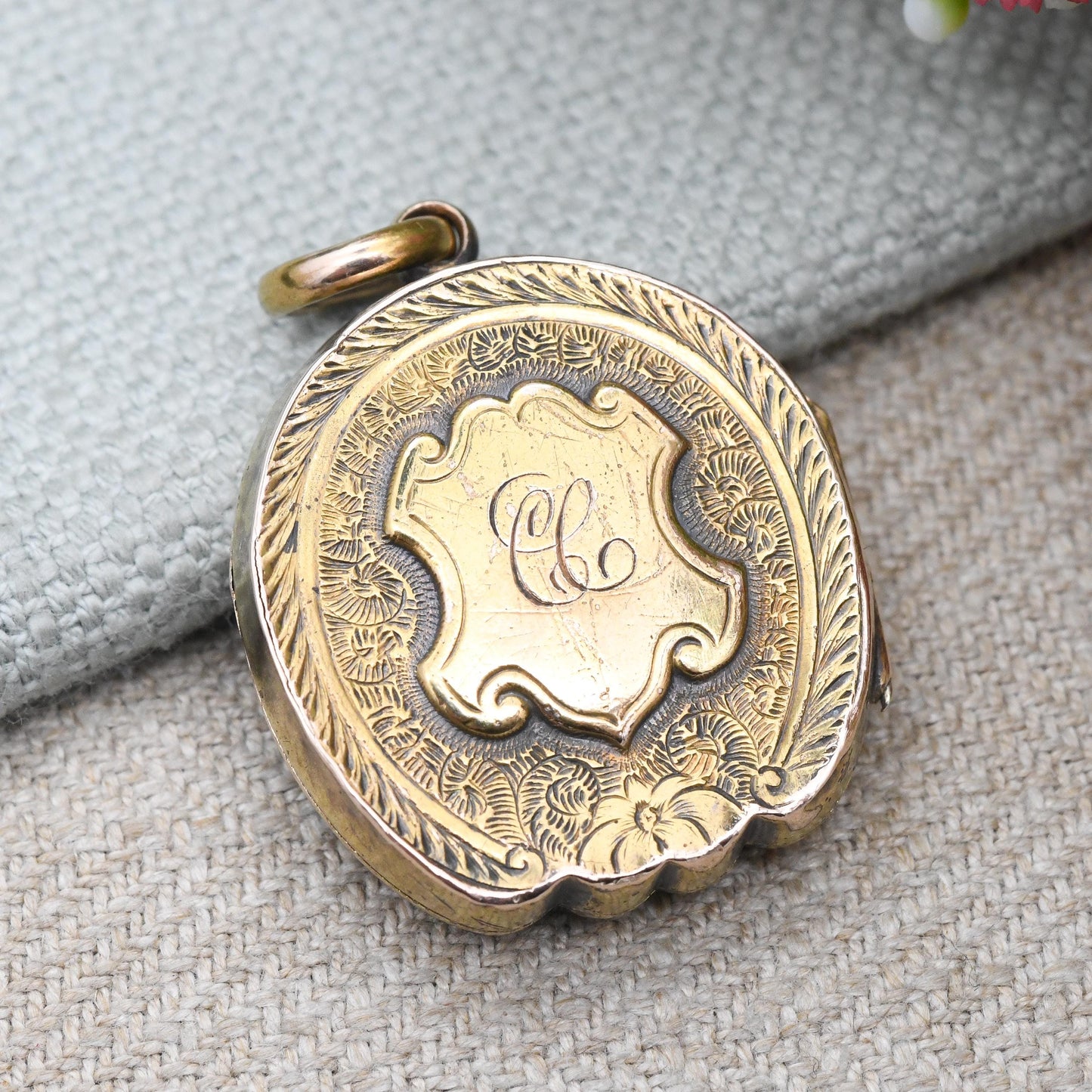 Antique Victorian Horseshoe Locket Pendant with Old Photograph Inside - Large Chunky Locket Necklace | Pinchbeck Jewellery Collectable