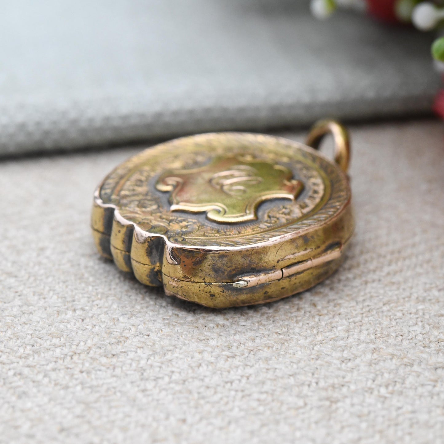 Antique Victorian Horseshoe Locket Pendant with Old Photograph Inside - Large Chunky Locket Necklace | Pinchbeck Jewellery Collectable