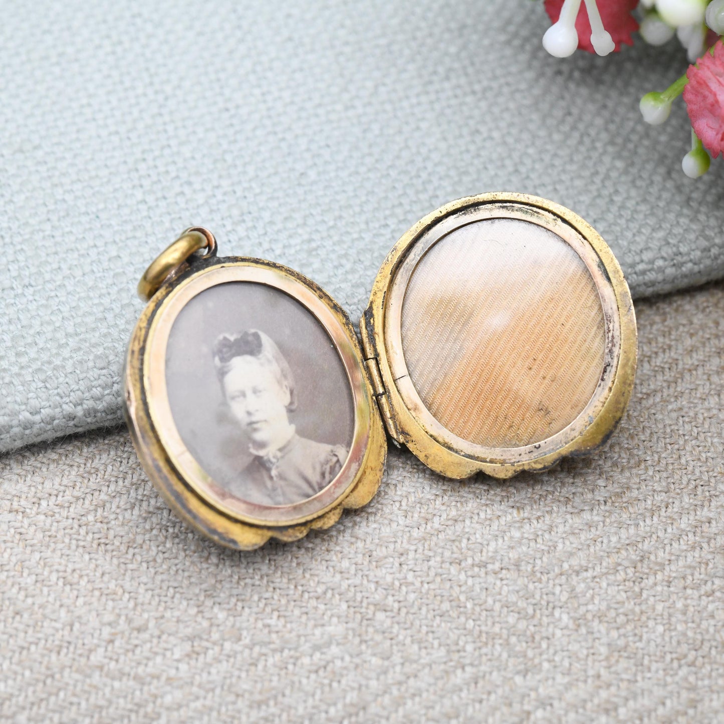 Antique Victorian Horseshoe Locket Pendant with Old Photograph Inside - Large Chunky Locket Necklace | Pinchbeck Jewellery Collectable