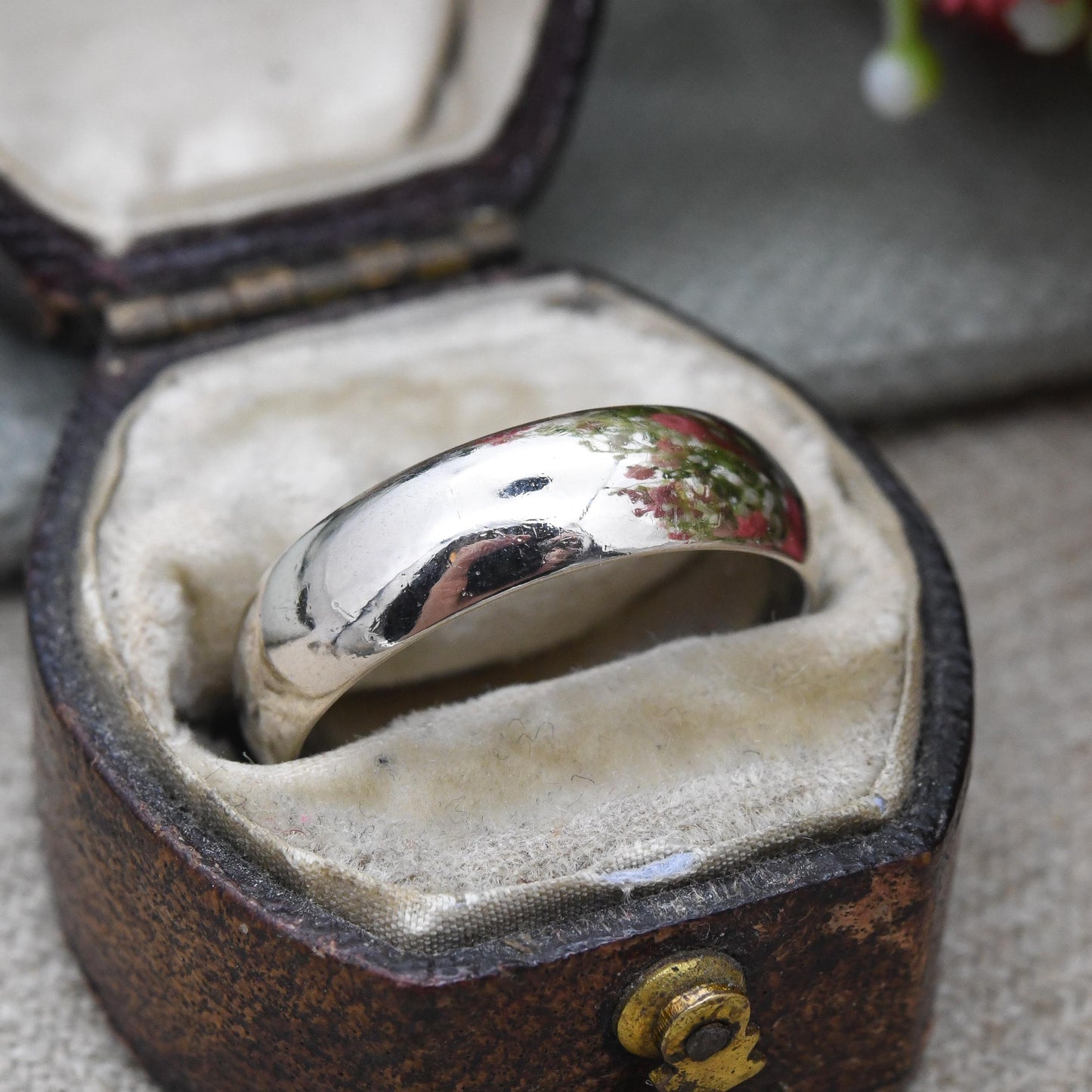 Vintage 9ct White Gold Band Ring - Unisex Minimalist Jewellery Plain Gold Wedding Band 5mm Wide Band | UK Size - O | US Size - 7 1/4