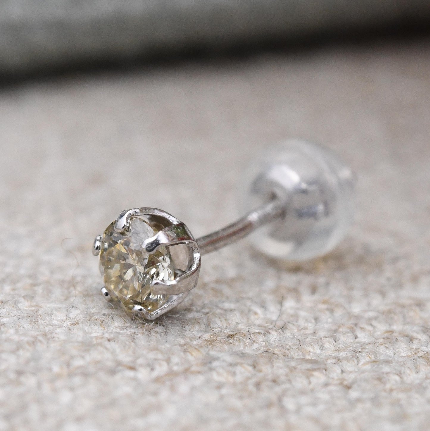 18ct White Gold Diamond Stud Earring Single 25 Points 0.25 Carat - Champagne Gemstone | Unisex Everyday Stud Earring | Rubber Butterfly Back
