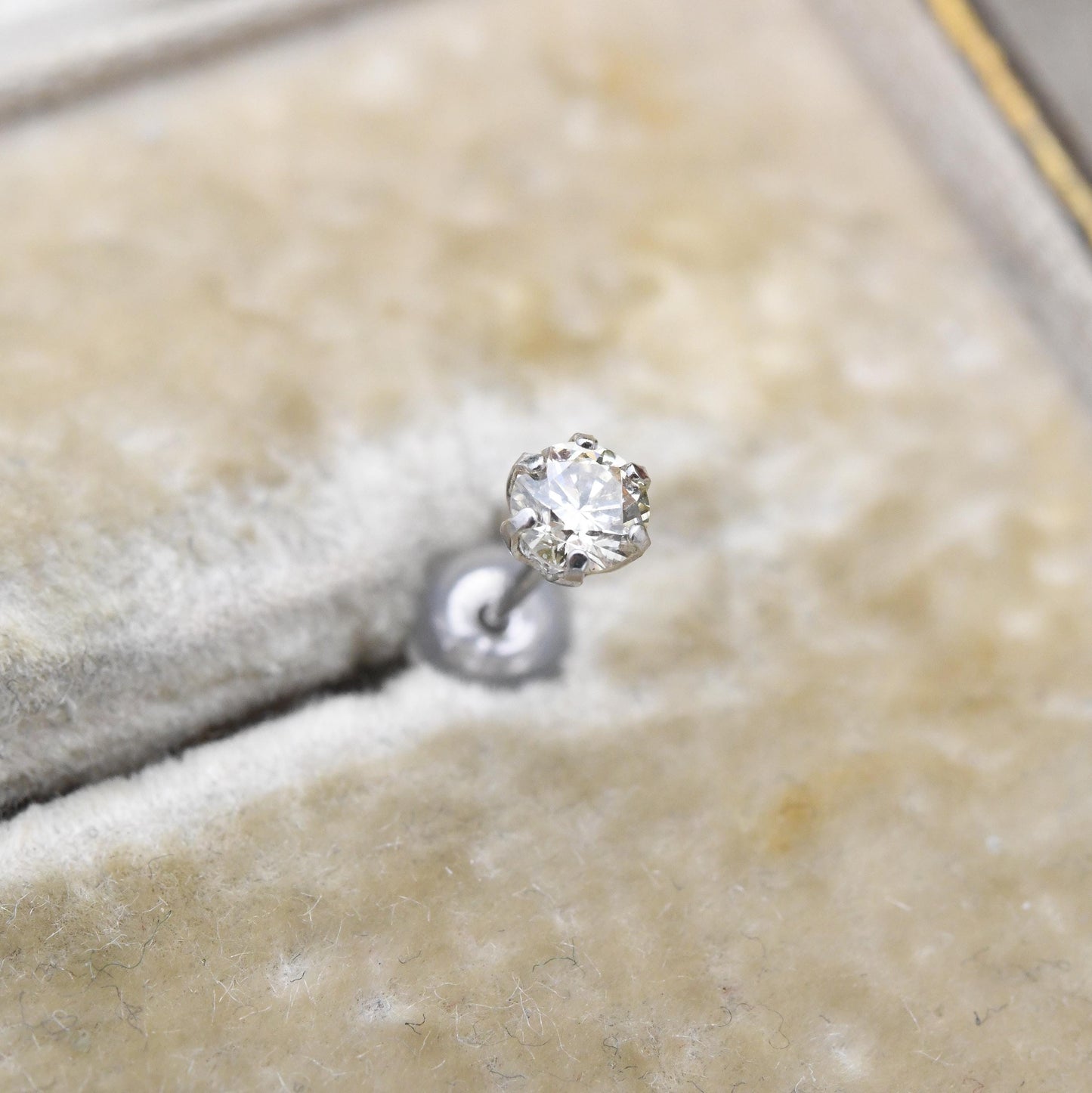 18ct White Gold Diamond Stud Earring Single 25 Points 0.25 Carat - Champagne Gemstone | Unisex Everyday Stud Earring | Rubber Butterfly Back