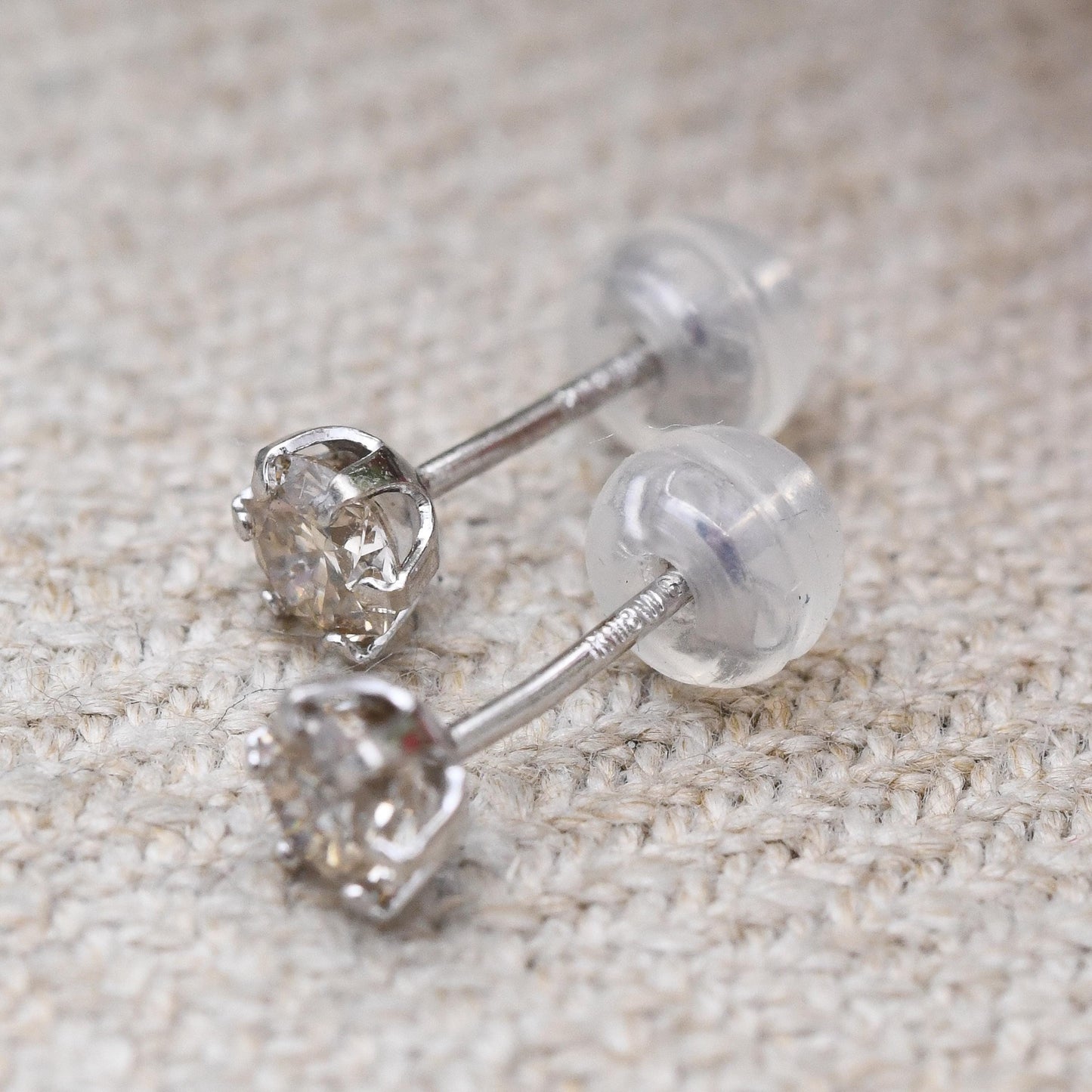 18ct White Gold Diamond Stud Earrings 25 Points 0.25 Carat - Champagne Gemstone | Unisex Everyday Jewellery Gift | Rubber Butterfly Back