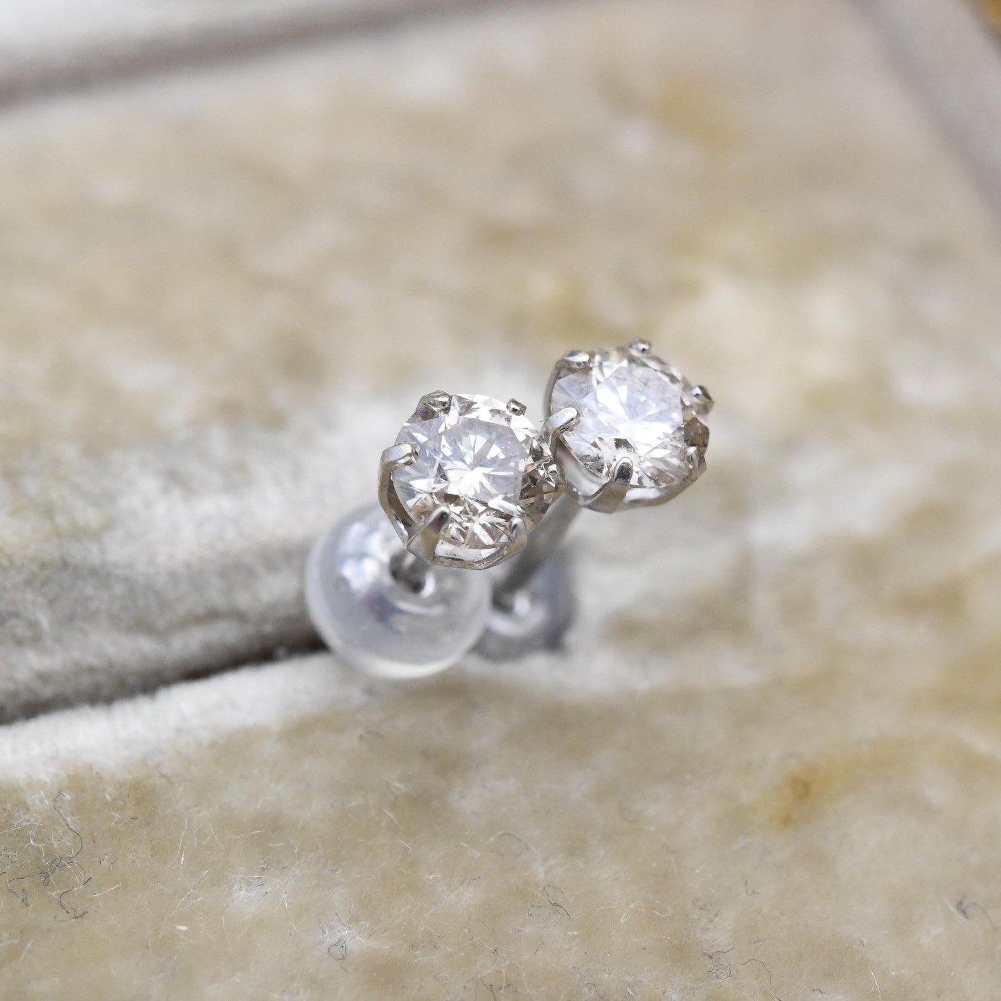 18ct White Gold Diamond Stud Earrings 30 Points 0.30 Carats - Champagne Gemstone | Unisex Everyday Jewellery Gift | Rubber Butterfly Back