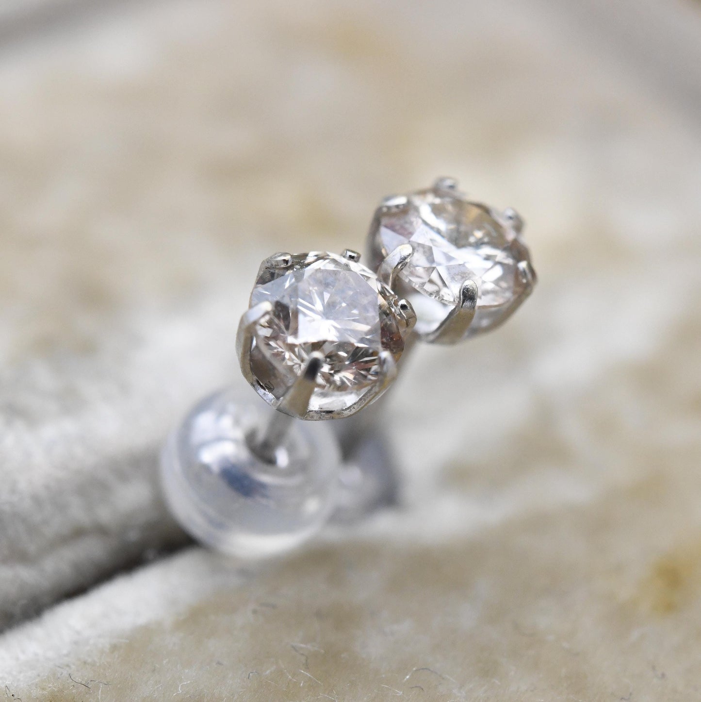 18ct White Gold Diamond Stud Earrings 30 Points 0.30 Carats - Champagne Gemstone | Unisex Everyday Jewellery Gift | Rubber Butterfly Back
