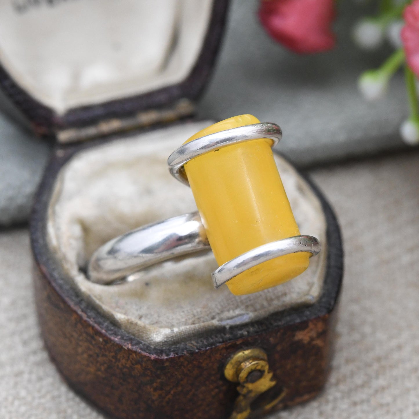 Vintage Sterling Silver Ring Yellow Plastic Imitation Amber - Modernist Silver Ring Large Cylinder Stone | UK Size - N | US Size - 6 3/4