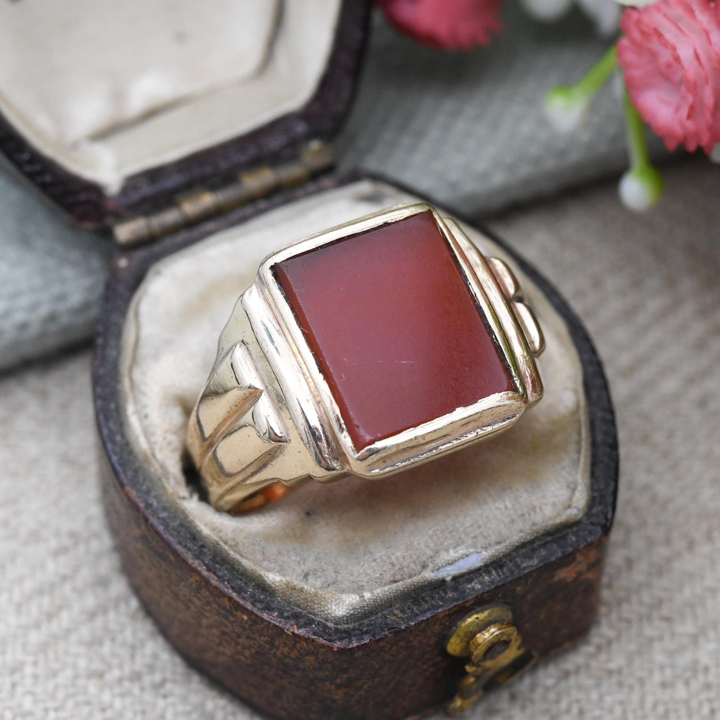 Vintage 9ct Gold Carnelian Signet Ring c. 1960s - Red Square Unisex Chunky Solid Gold Blank Gemstone | UK Size - P 1/2 | US Size - 7 3/4