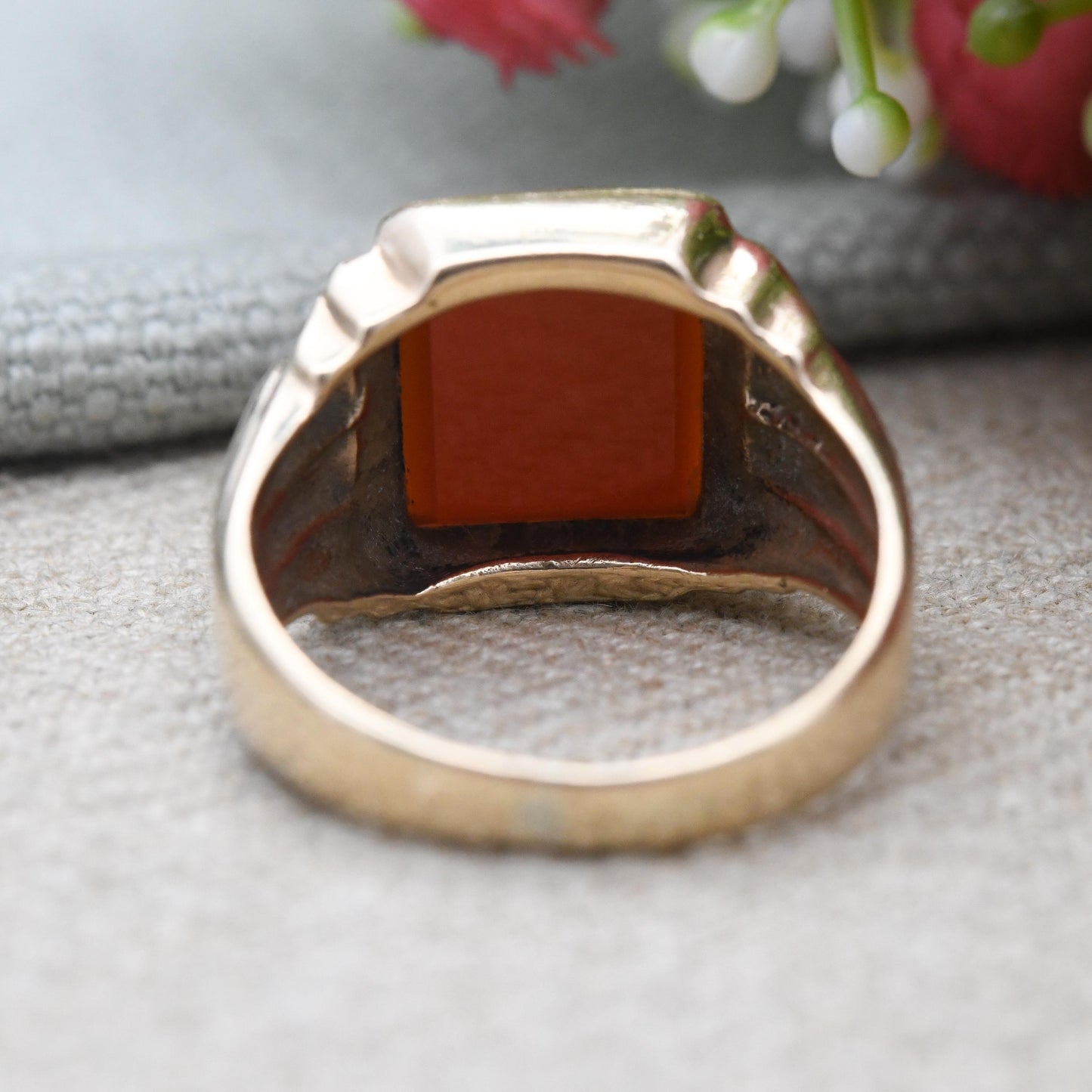 Vintage 9ct Gold Carnelian Signet Ring c. 1960s - Red Square Unisex Chunky Solid Gold Blank Gemstone | UK Size - P 1/2 | US Size - 7 3/4