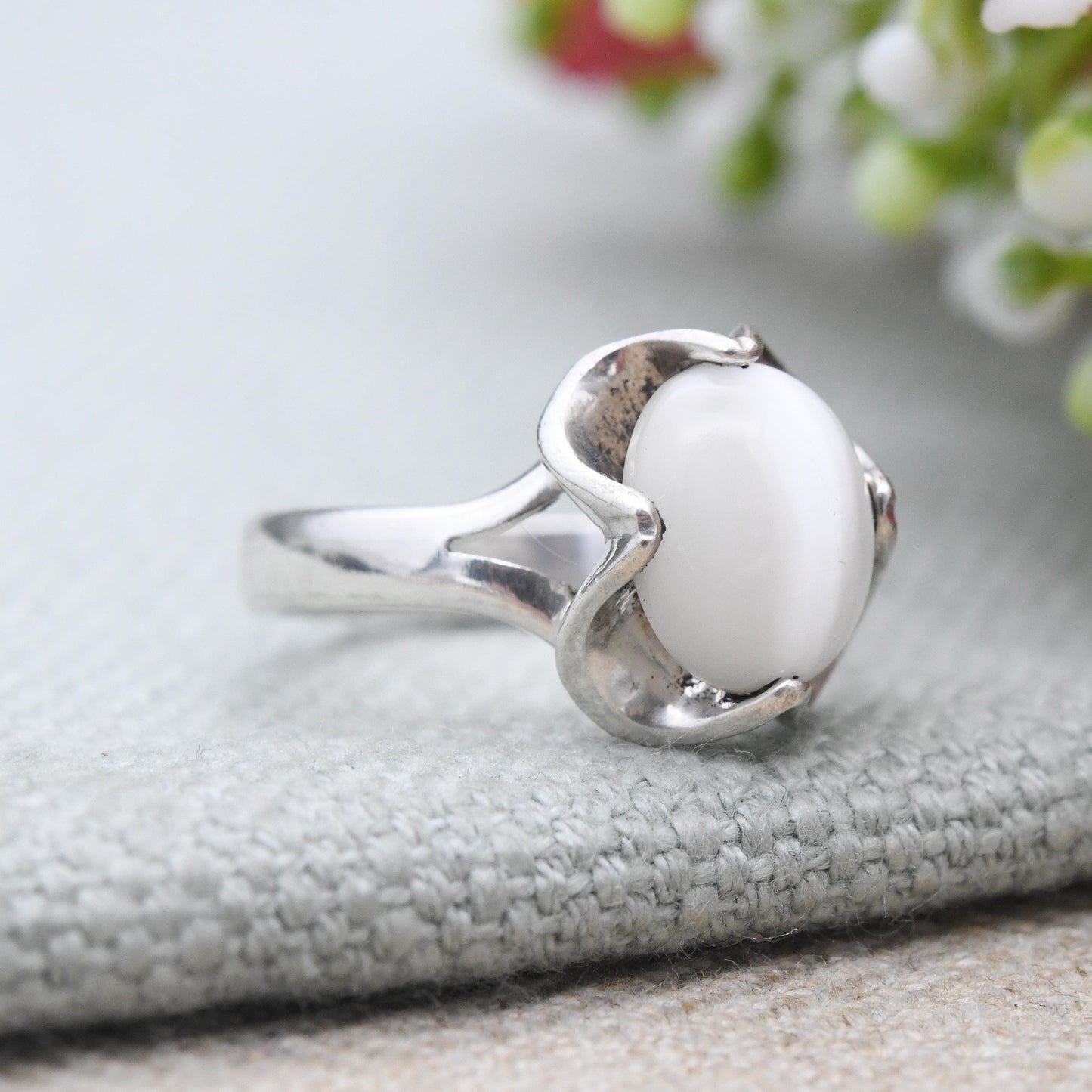 Vintage Mexican Sterling Silver Ring Chatoyant White Stone c. 1980s - Oval Cabochon Imitation Cat's Eye | UK Size - L 1/2 | US Size - 6