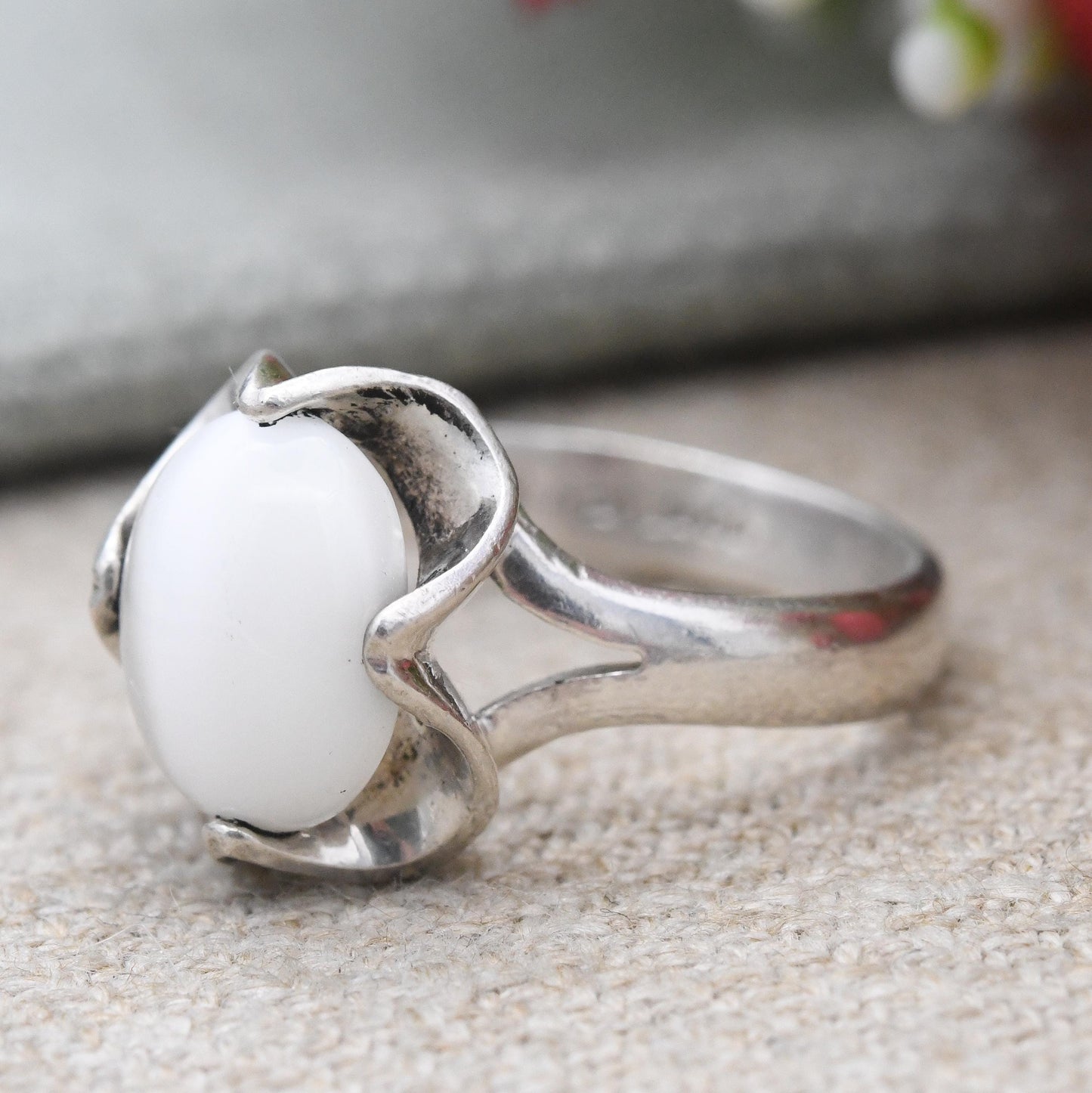 Vintage Mexican Sterling Silver Ring Chatoyant White Stone c. 1980s - Oval Cabochon Imitation Cat's Eye | UK Size - L 1/2 | US Size - 6