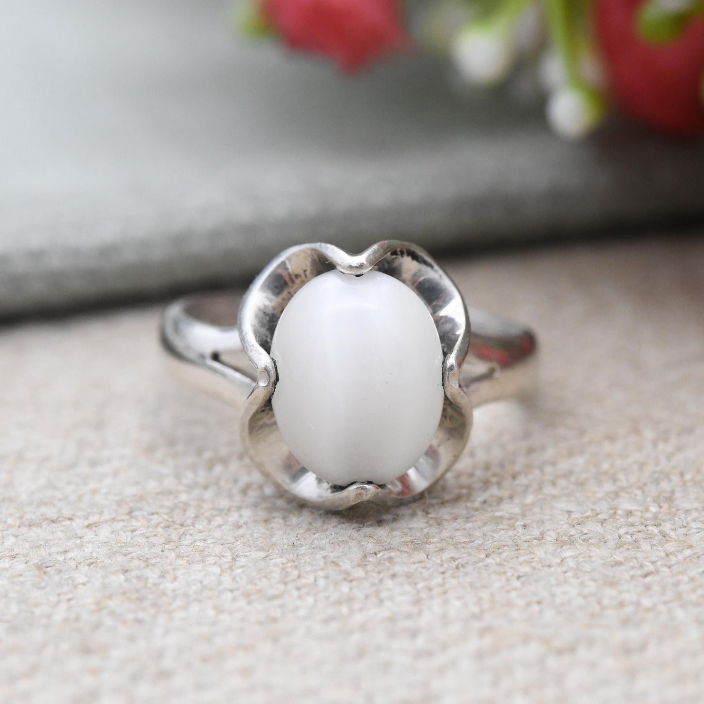 Vintage Mexican Sterling Silver Ring Chatoyant White Stone c. 1980s - Oval Cabochon Imitation Cat's Eye | UK Size - L 1/2 | US Size - 6
