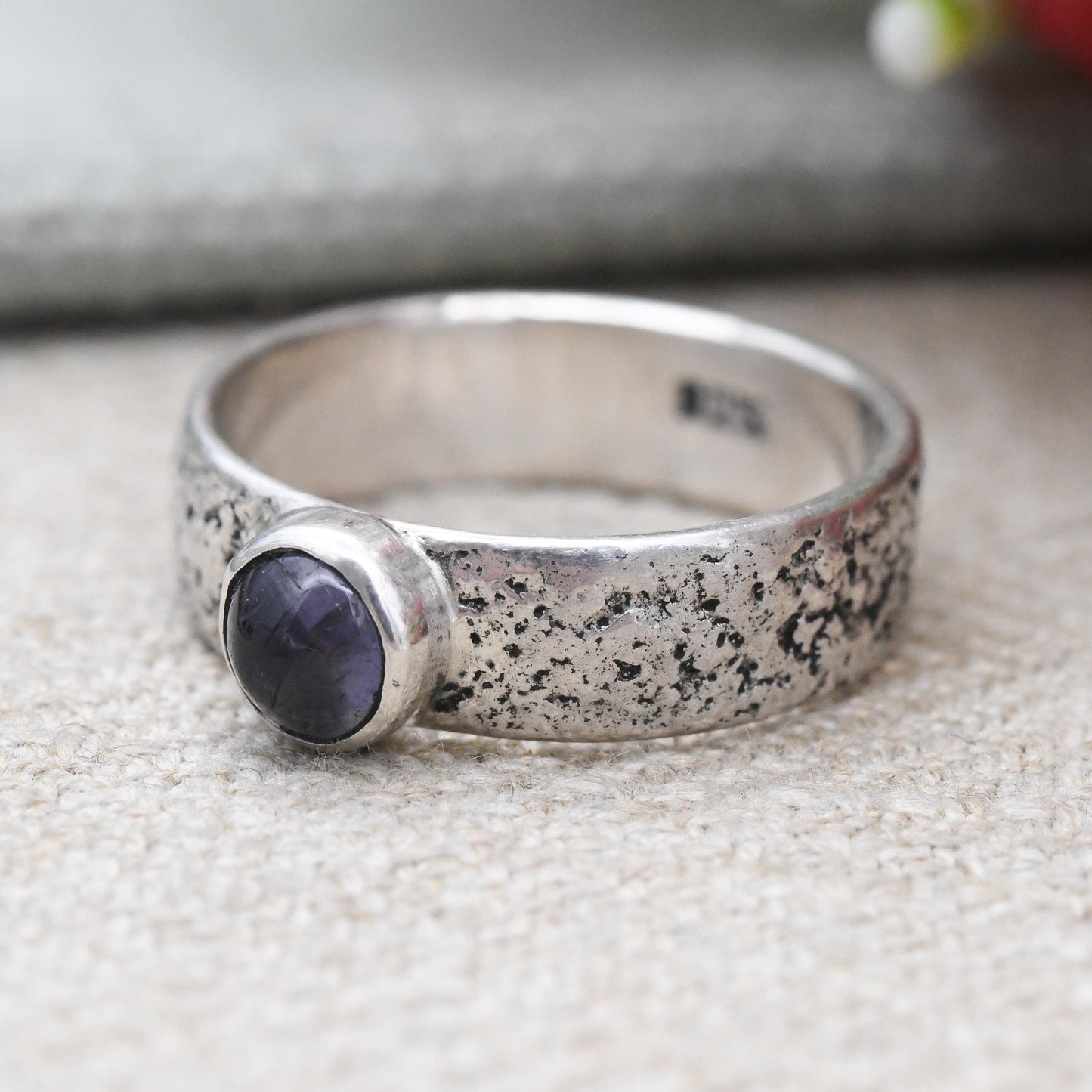 Vintage Sterling Silver Textured Band Ring with Purple Gemstone - Minimalist Studio Design Wide Band Ring | UK Size - N | US Size - 6 3/4