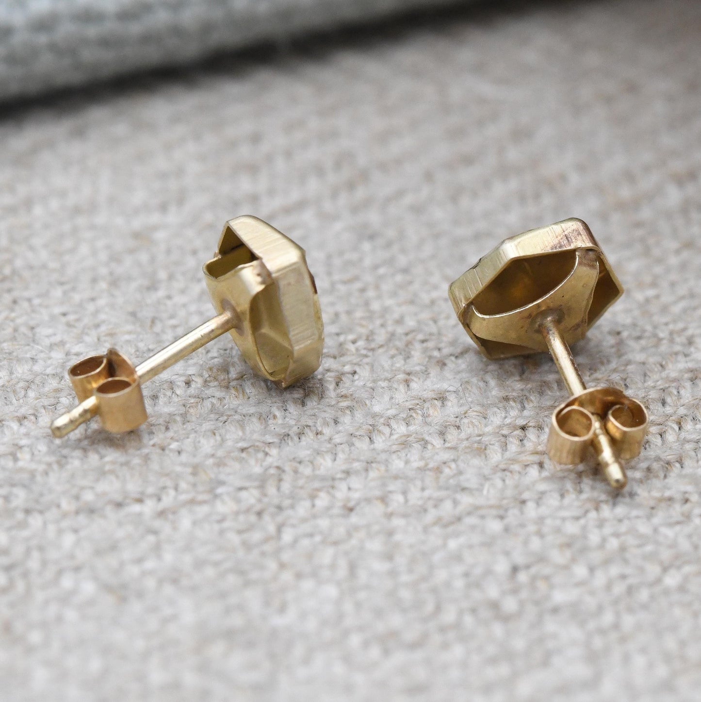 Vintage 9ct Gold Cube Stud Earrings 3D Style c. 1990s - Minimal Brushed Yellow Gold Square Studs | Delicate Gold Jewellery Gift for Her