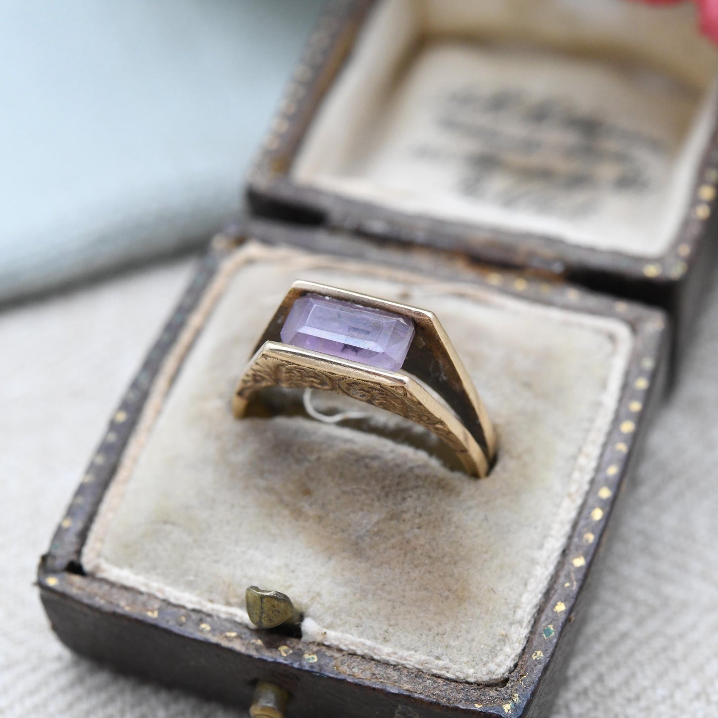 Vintage 9ct Gold Amethyst Ring 1971 - Antique Revival Style Engraved Scrolling Shank | Purple Gemstone | UK Size - O 1/2 | US Size - 7 3/4