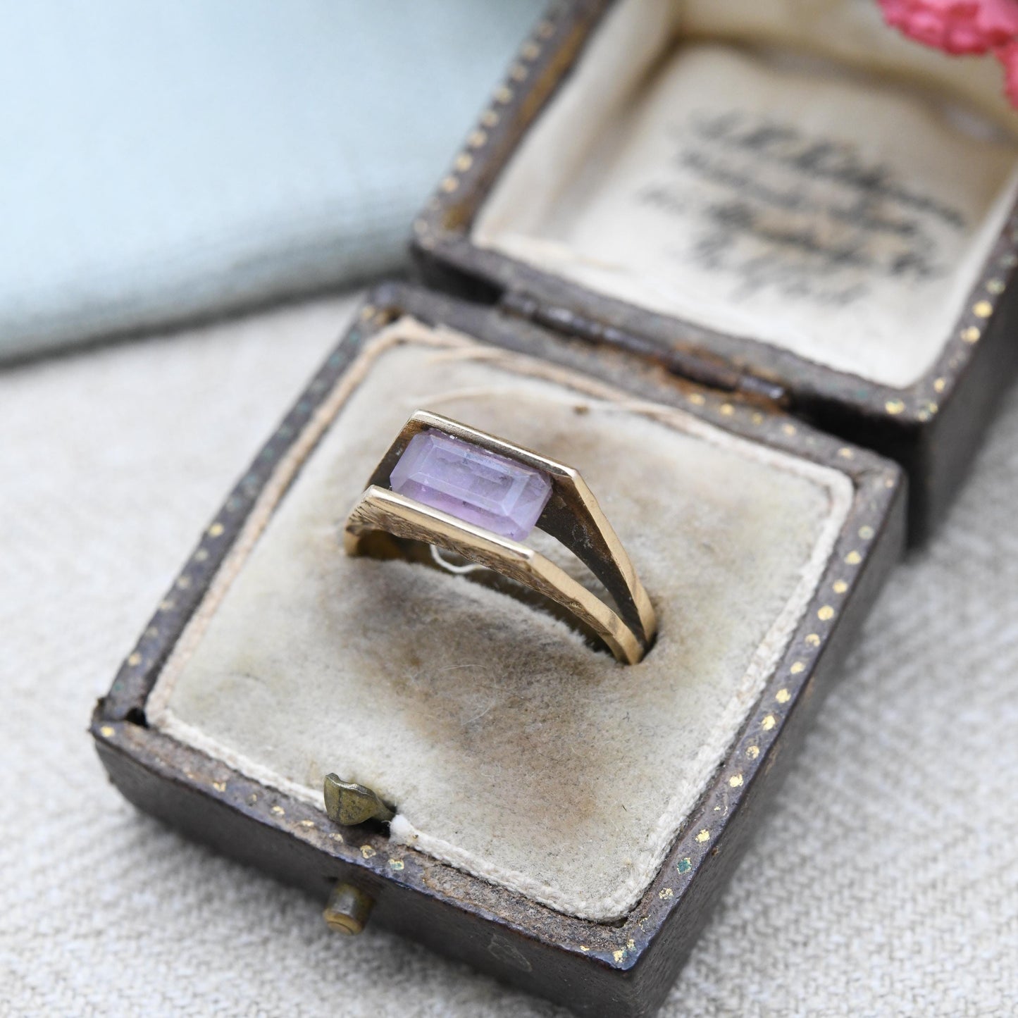 Vintage 9ct Gold Amethyst Ring 1971 - Antique Revival Style Engraved Scrolling Shank | Purple Gemstone | UK Size - O 1/2 | US Size - 7 3/4
