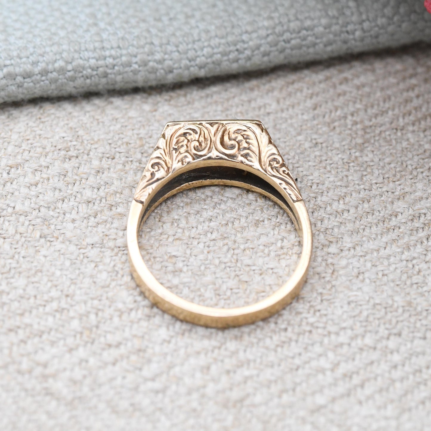 Vintage 9ct Gold Amethyst Ring 1971 - Antique Revival Style Engraved Scrolling Shank | Purple Gemstone | UK Size - O 1/2 | US Size - 7 3/4