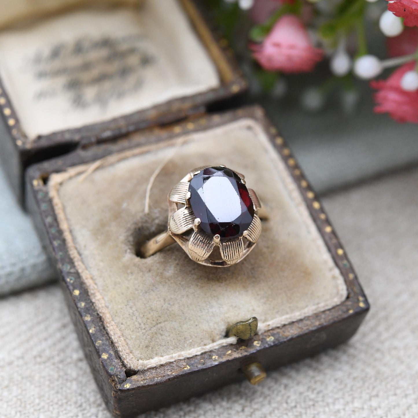 Vintage 9ct Gold Garnet Floral Solitaire Ring 1969 - Cocktail Statement Dress Ring | UK Size - O | US Size - 7 1/2
