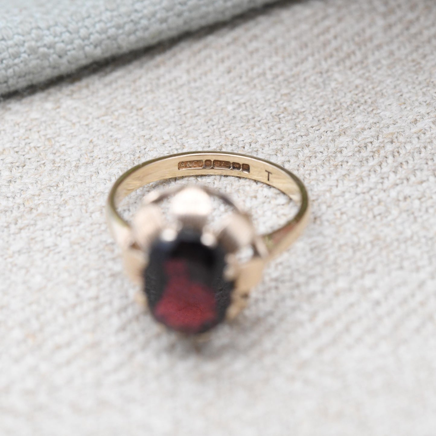 Vintage 9ct Gold Garnet Floral Solitaire Ring 1969 - Cocktail Statement Dress Ring | UK Size - O | US Size - 7 1/2
