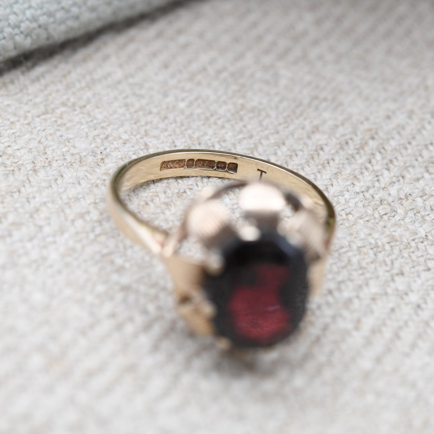 Vintage 9ct Gold Garnet Floral Solitaire Ring 1969 - Cocktail Statement Dress Ring | UK Size - O | US Size - 7 1/2