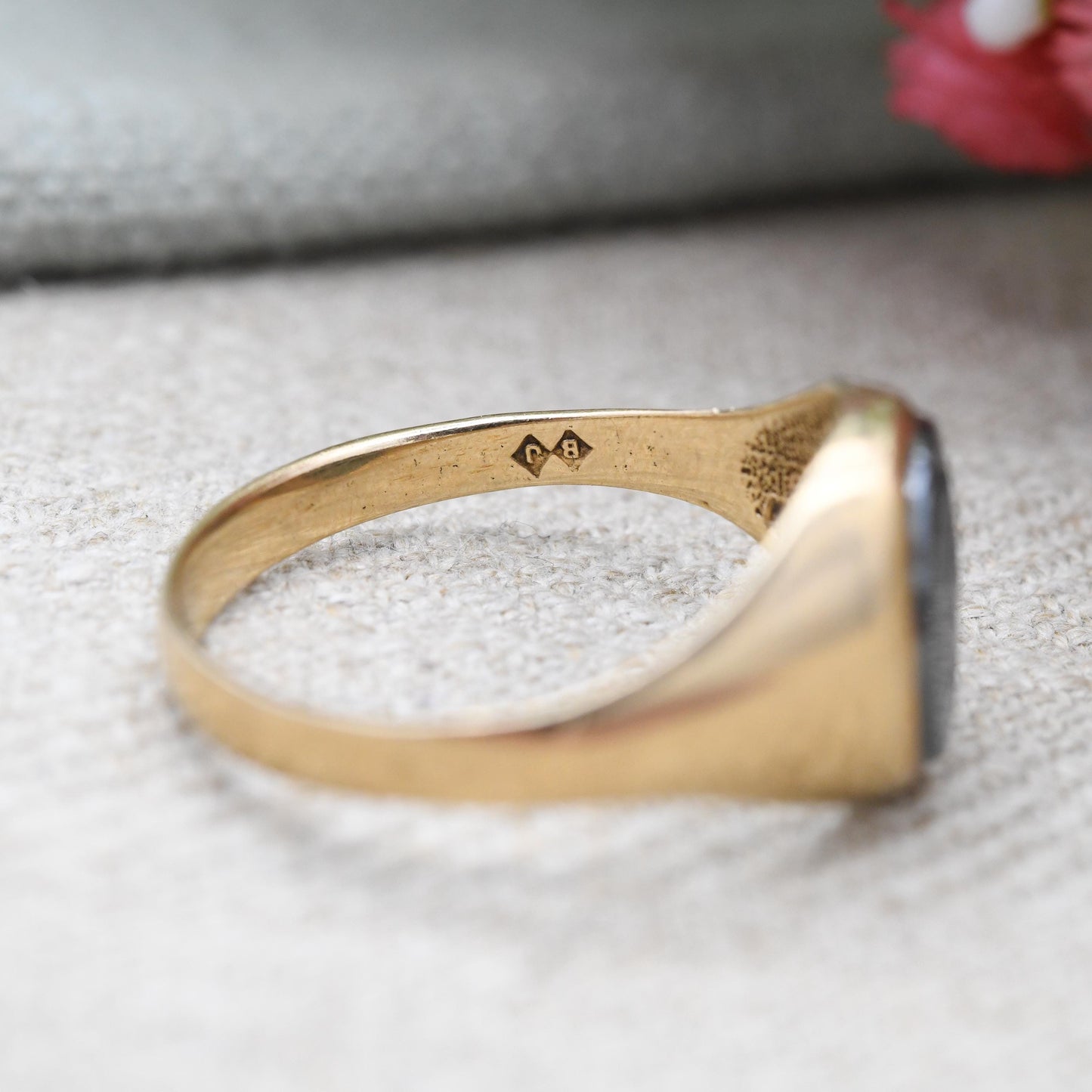 Vintage 9ct Gold Hematite Intaglio Signet Ring - Carved Gladiator Soldier | Roman Intaglio | UK Size - Y 1/2 | US Size - 12 1/2