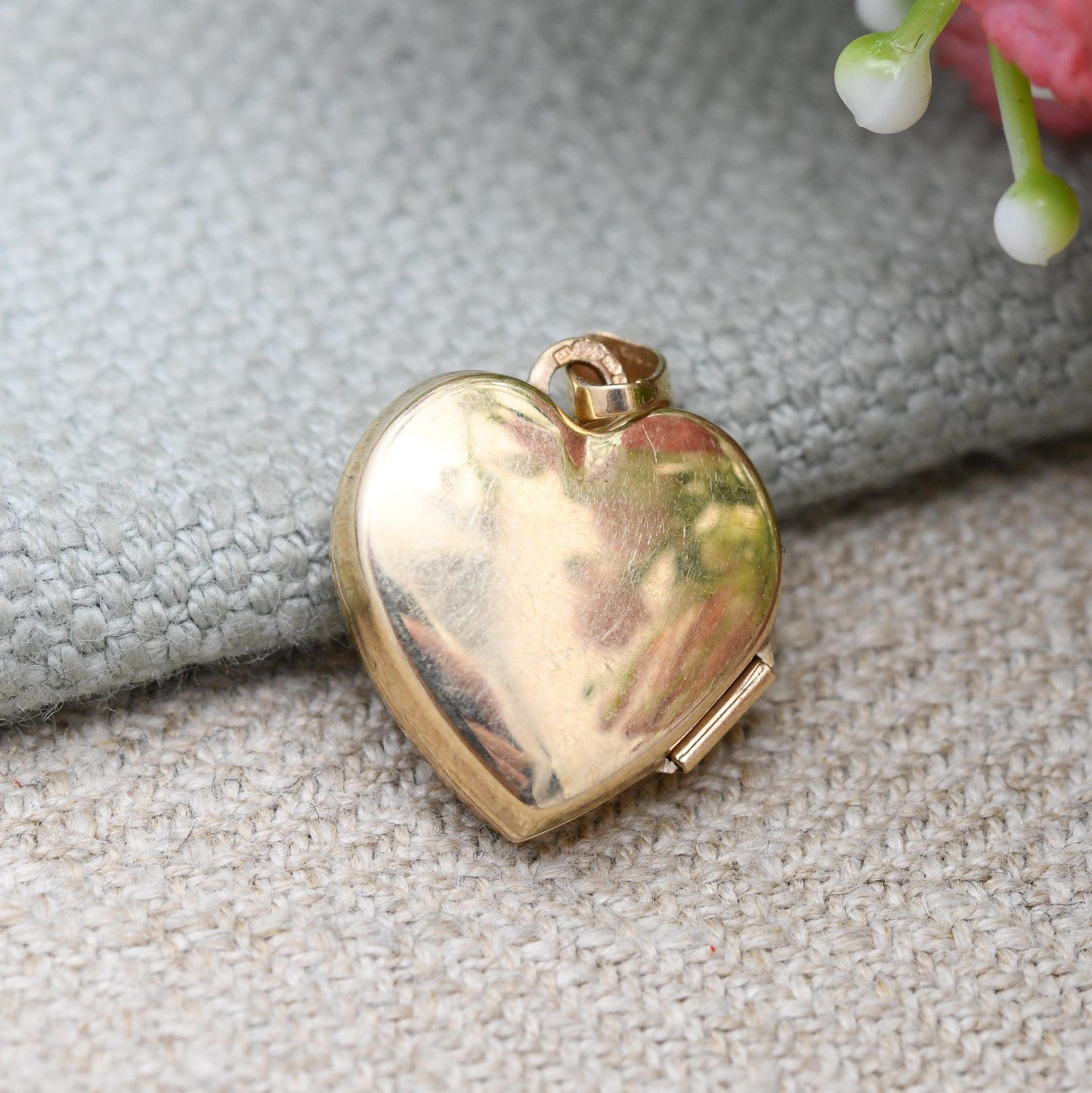 9ct Gold Diamond Heart Locket Pendant - GA | Love Heart Locket Charm Pendant | Sentimental Jewellery Gift for Her