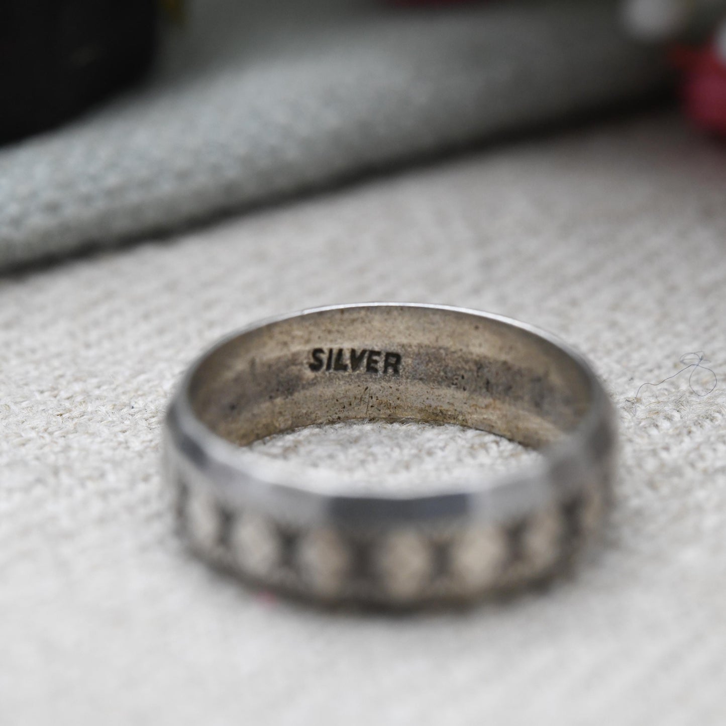 Vintage Sterling Silver Band Ring with Diamond Cut Star Design - Mid-Century 1960's Unisex Textured Silver | UK Size - N | US Size - 6 3/4