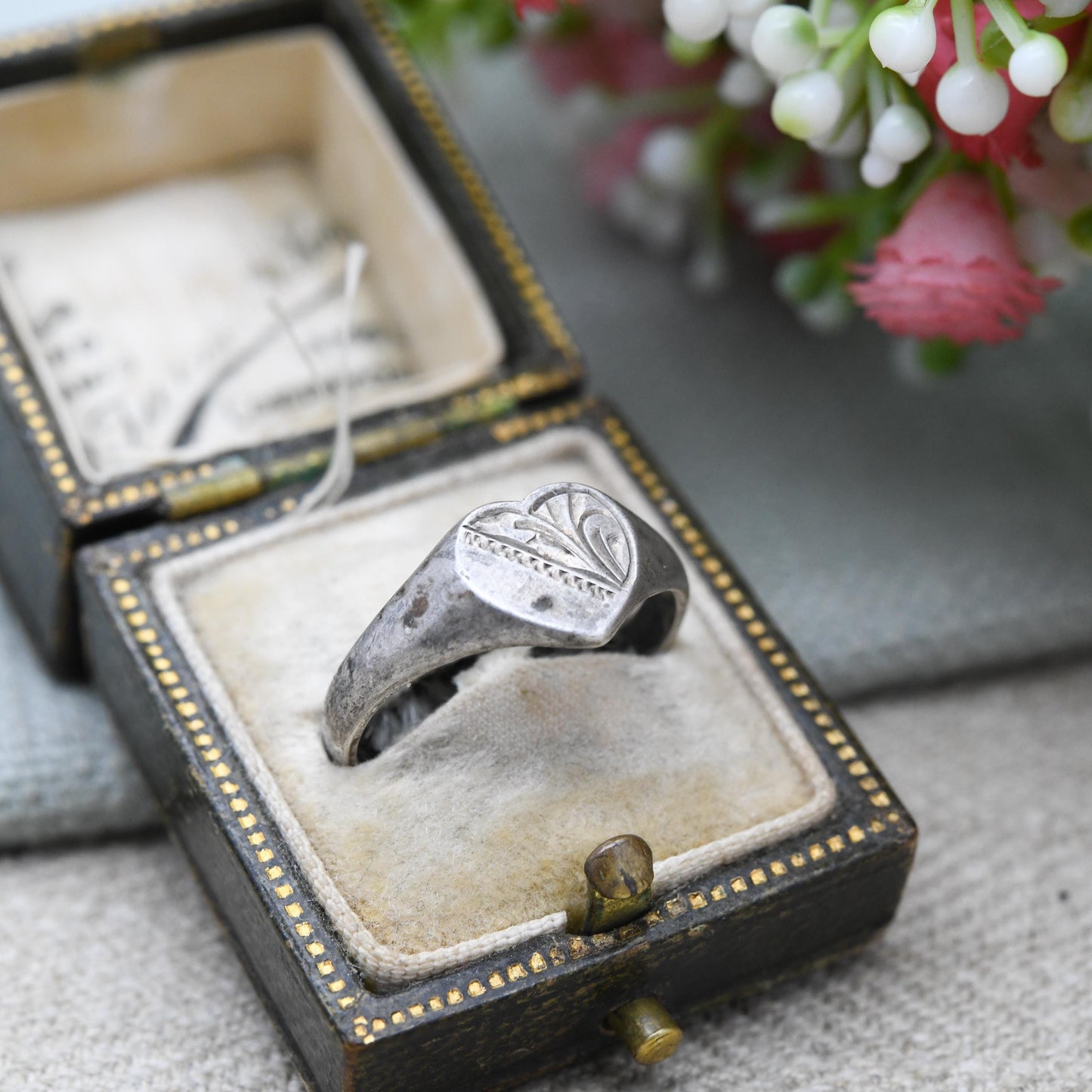 Vintage Sterling Silver Heart Signet Ring - Engraved Silver 1977 Love Heart Jewellery | Everyday Ring | UK Size - O 1/2 | US Size - 7 1/4