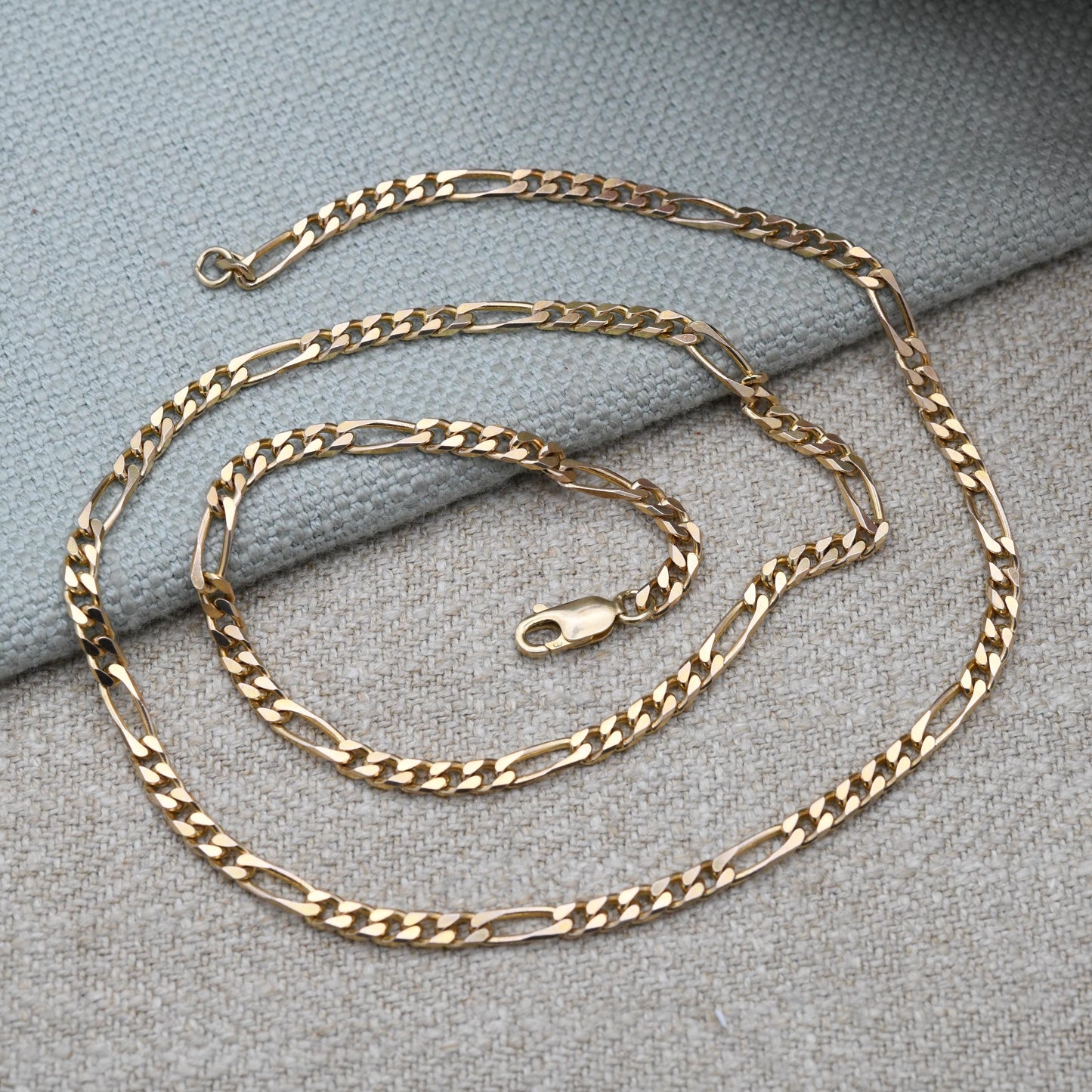 Vintage 9ct Gold Figaro Chain Necklace 1990 - Unisex 9K Solid Gold Chain Flat Links | Yellow Gold Jewellery for Men | 46cm | 18"