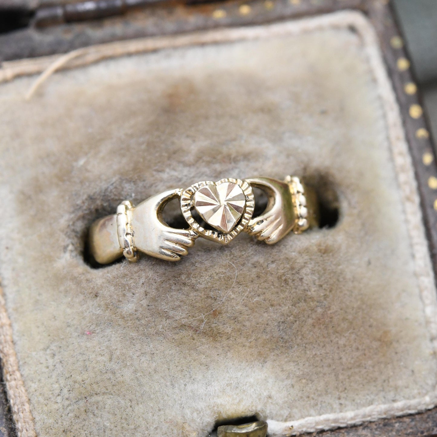 Antique 9ct Gold Dublin Claddagh Ring - Irish Hands Holding Heart Symbol | Diamond Cut Heart | UK Size - L 1/2 | US Size - 6