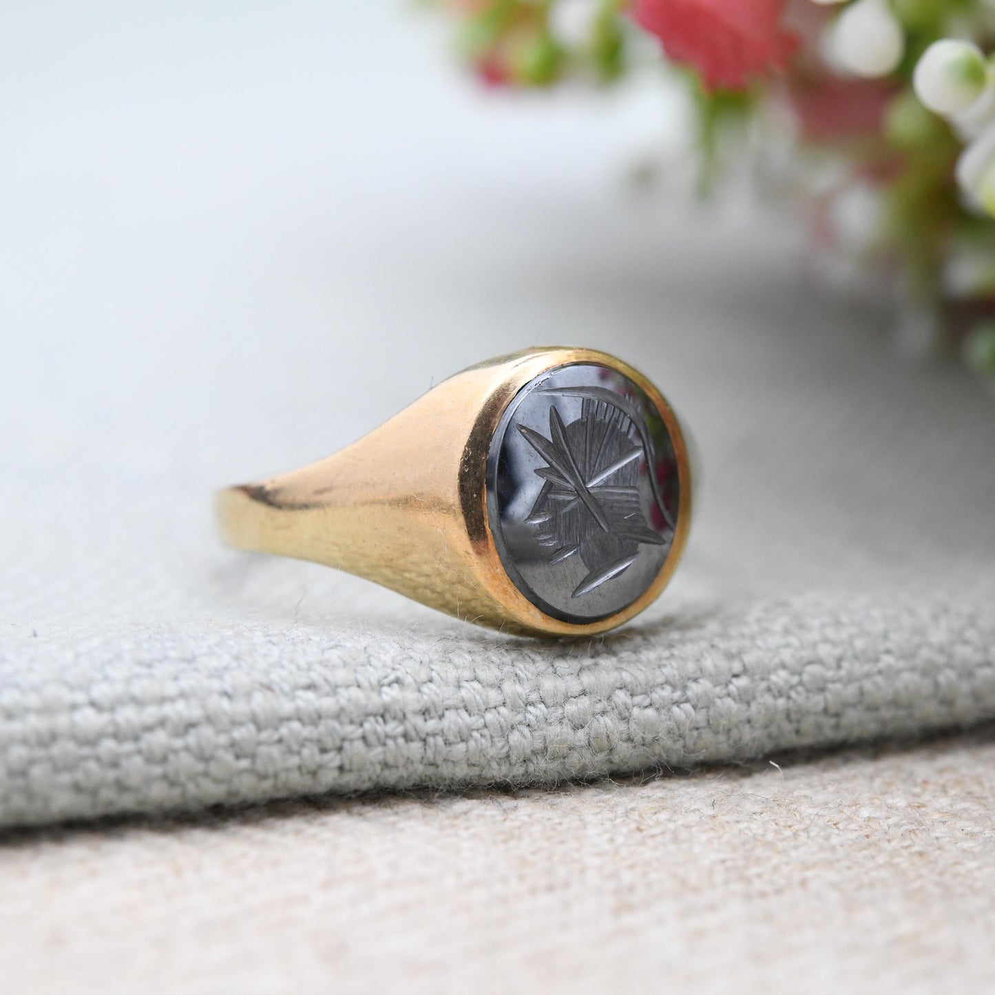Vintage 9ct Gold Hematite Intaglio Signet Ring - Carved Gladiator Soldier | Roman Intaglio | UK Size - Y 1/2 | US Size - 12 1/2