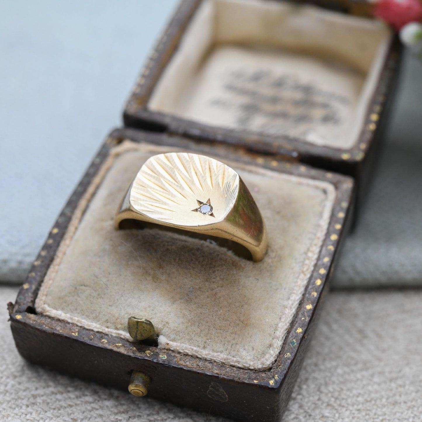 Vintage 9ct Gold Diamond Signet Ring - Solid Yellow Gold Jewellery Gift for Him Engagement Ring Men | UK Size - P 1/2 | US Size - 7 3/4
