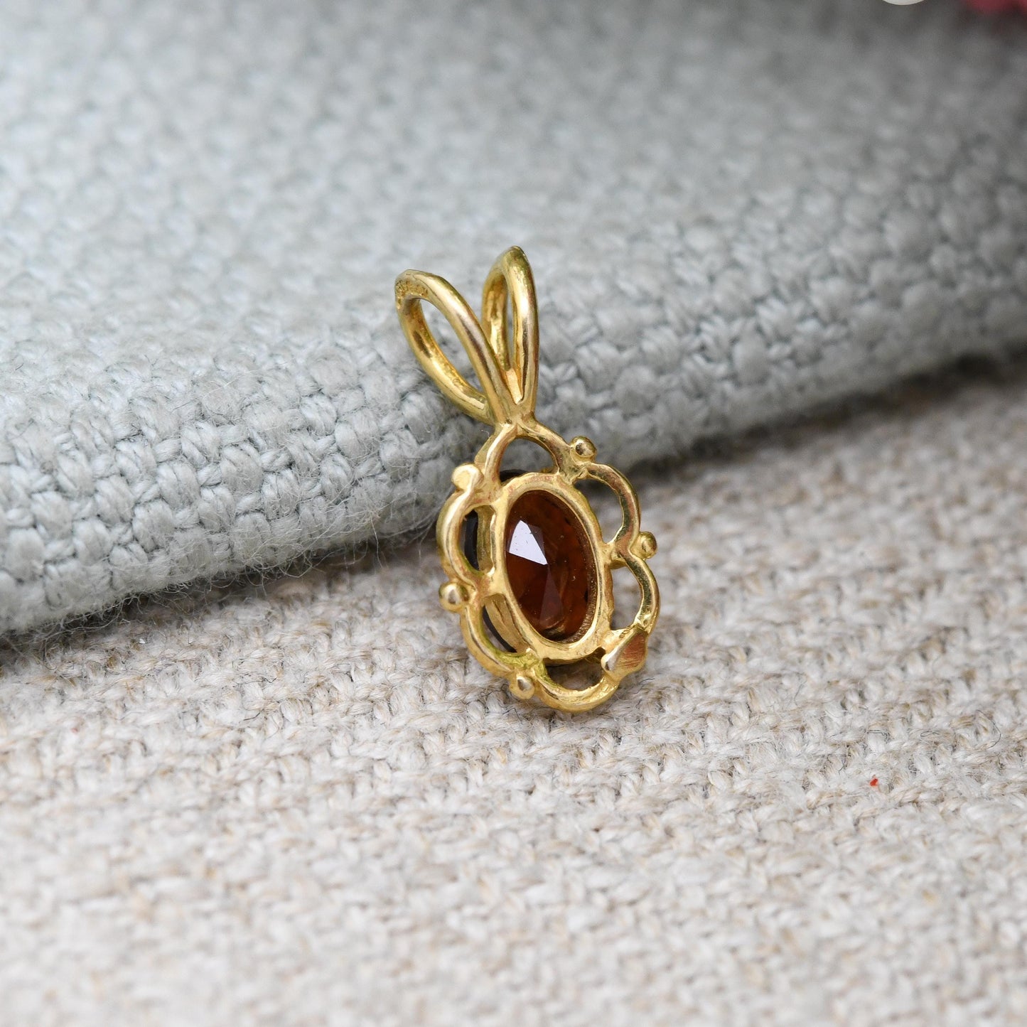 Vintage 9ct Gold Garnet Pendant 1982 - Miniature Solitaire Charm with Red Stone