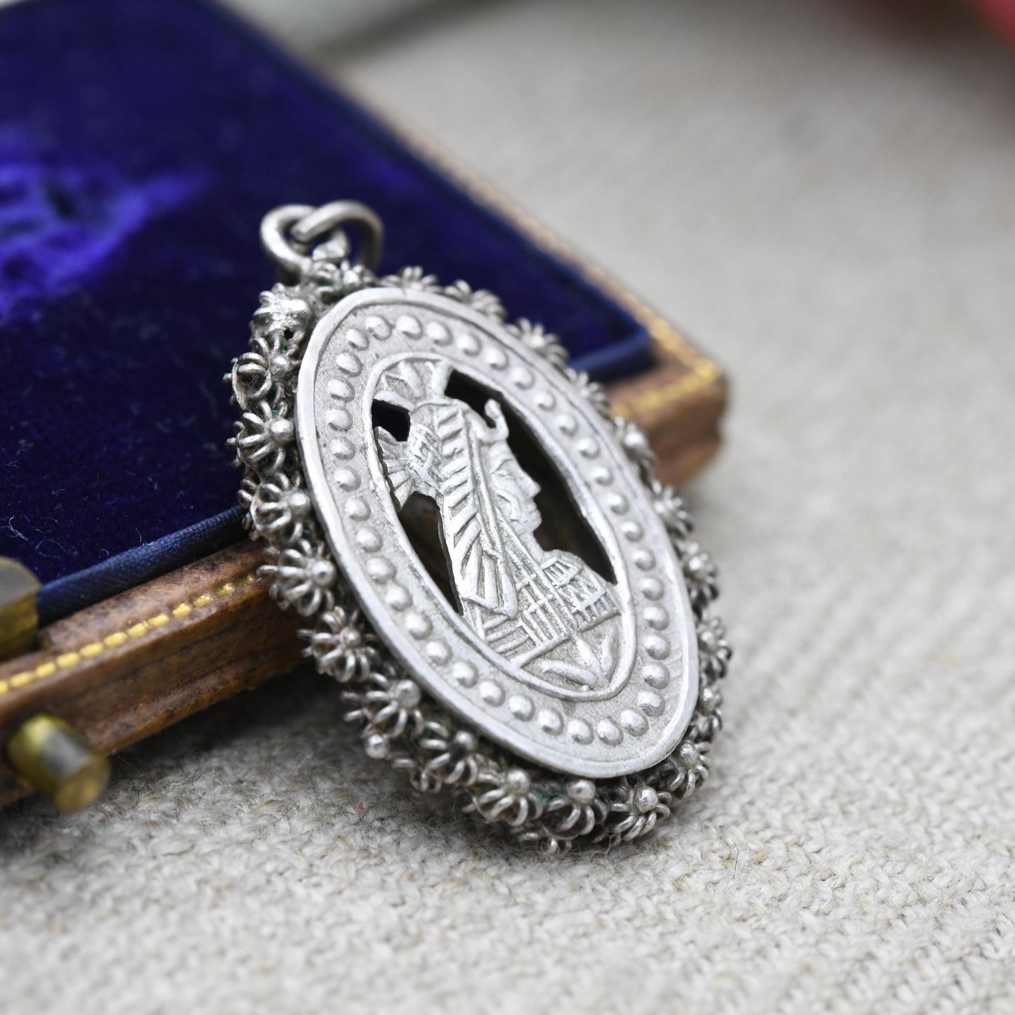 Vintage Egyptian Silver Pendant with Nefertiti and Amenhotep IV - Pharaoh Queen of Egypt | Cannetille Design | Gift for Pendant Necklace