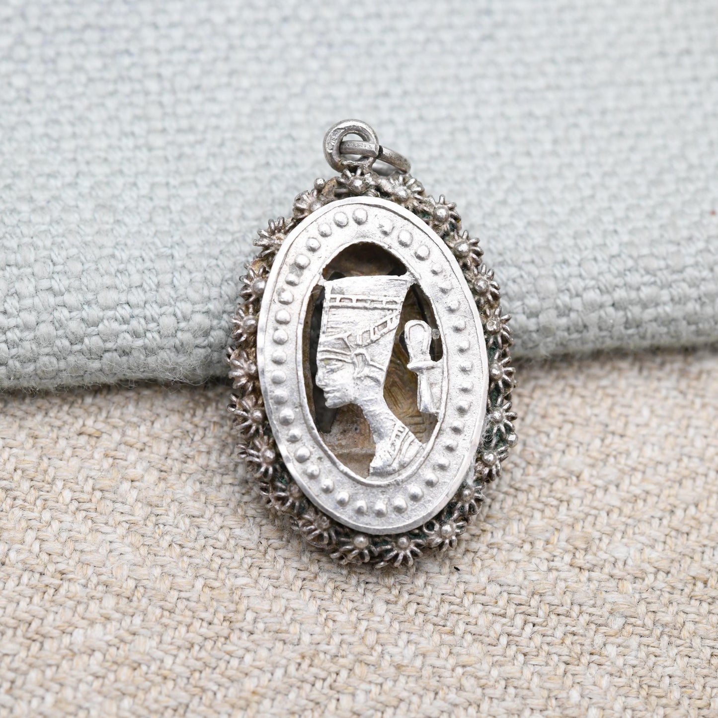 Vintage Egyptian Silver Pendant with Nefertiti and Amenhotep IV - Pharaoh Queen of Egypt | Cannetille Design | Gift for Pendant Necklace