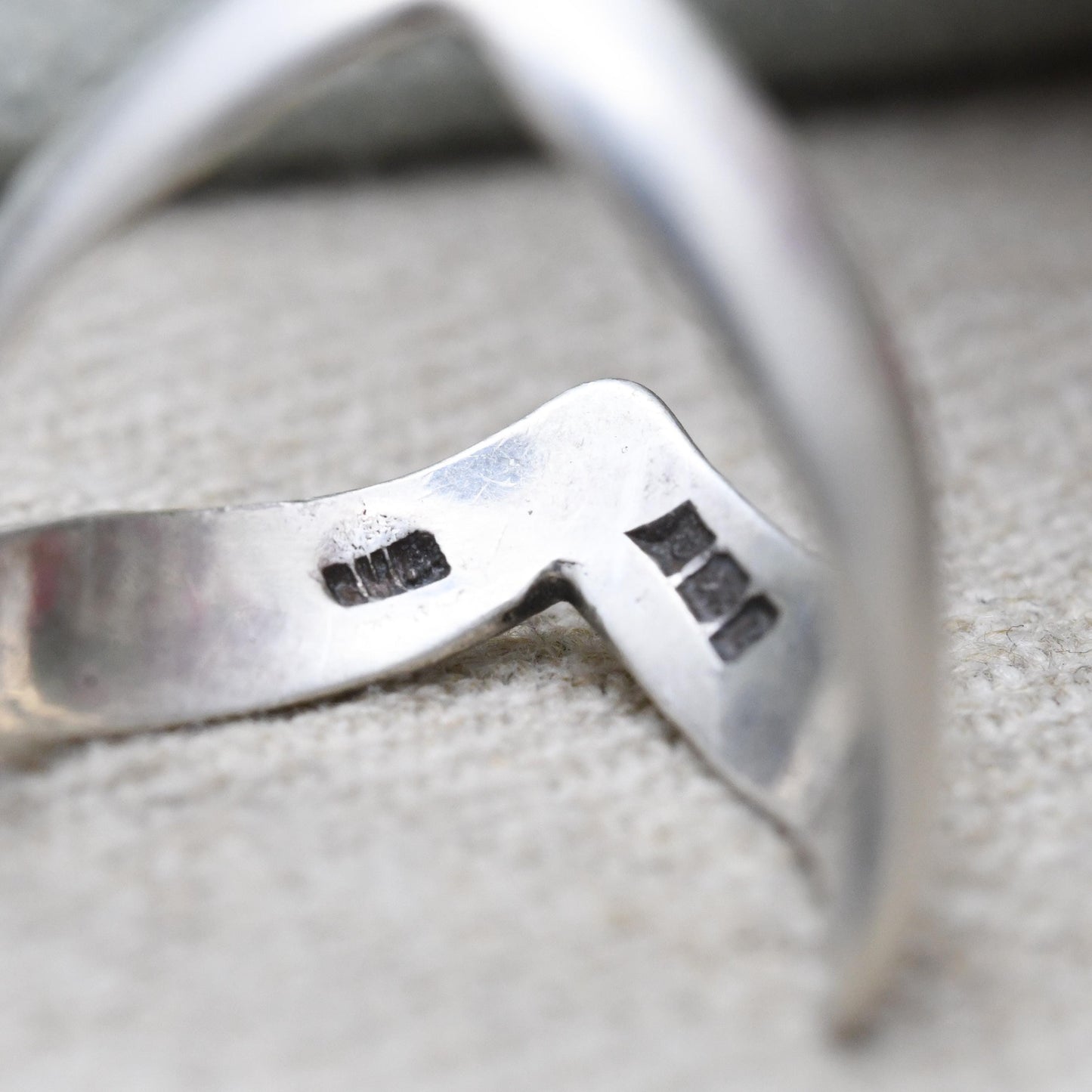 Vintage Sterling Silver Full Wishbone Ring 1976 - V Shape Minimalist Band | Unisex | UK Size - Q | US Size - 8 1/4