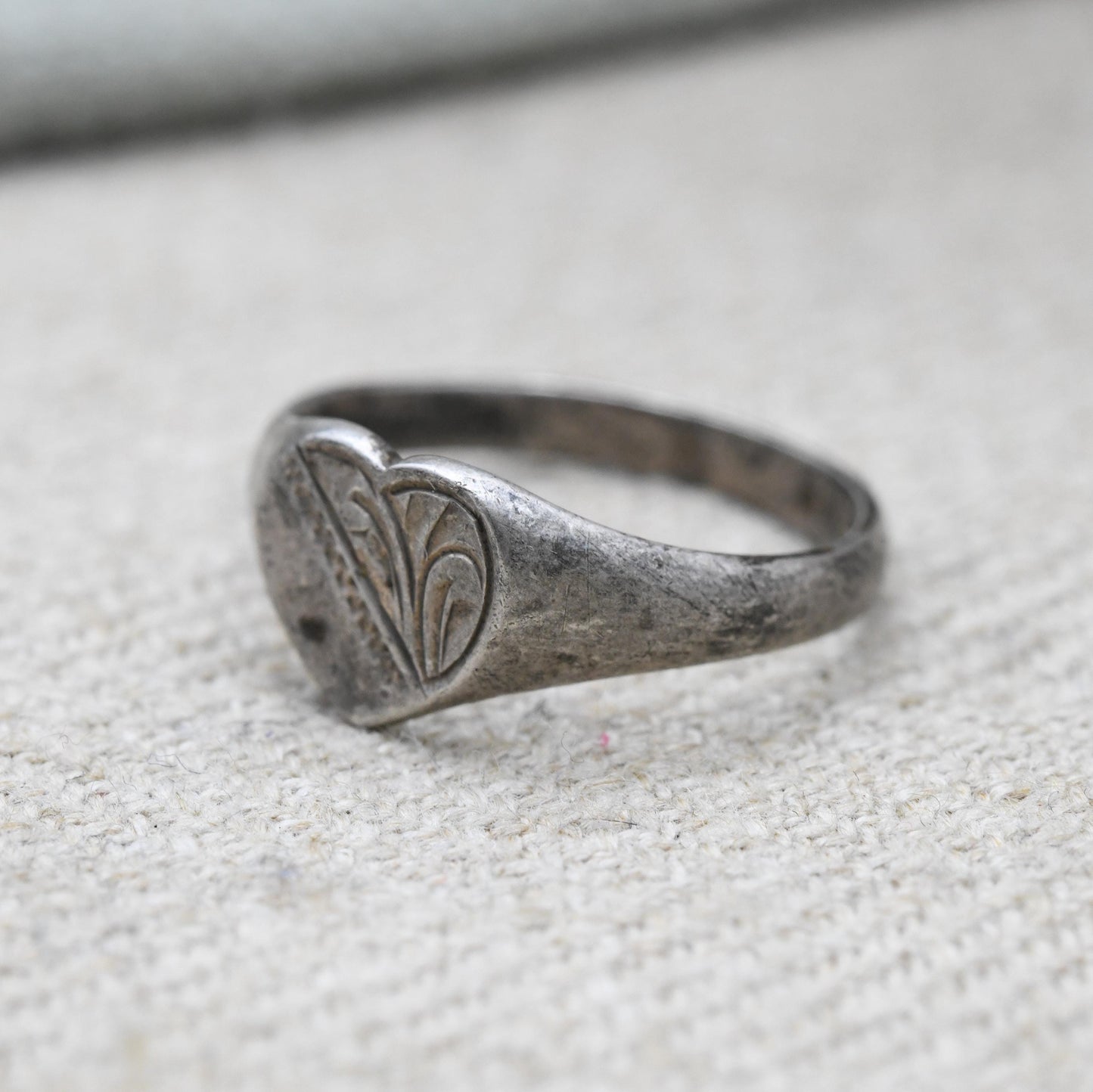 Vintage Sterling Silver Heart Signet Ring - Engraved Silver 1977 Love Heart Jewellery | Everyday Ring | UK Size - O 1/2 | US Size - 7 1/4