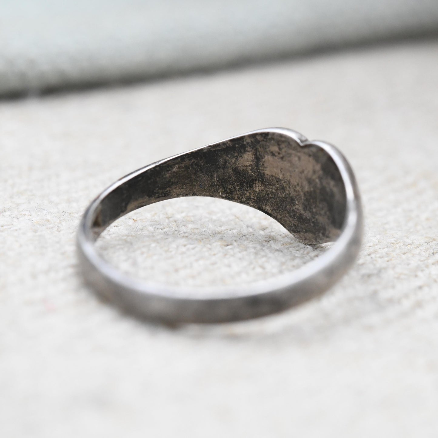 Vintage Sterling Silver Heart Signet Ring - Engraved Silver 1977 Love Heart Jewellery | Everyday Ring | UK Size - O 1/2 | US Size - 7 1/4