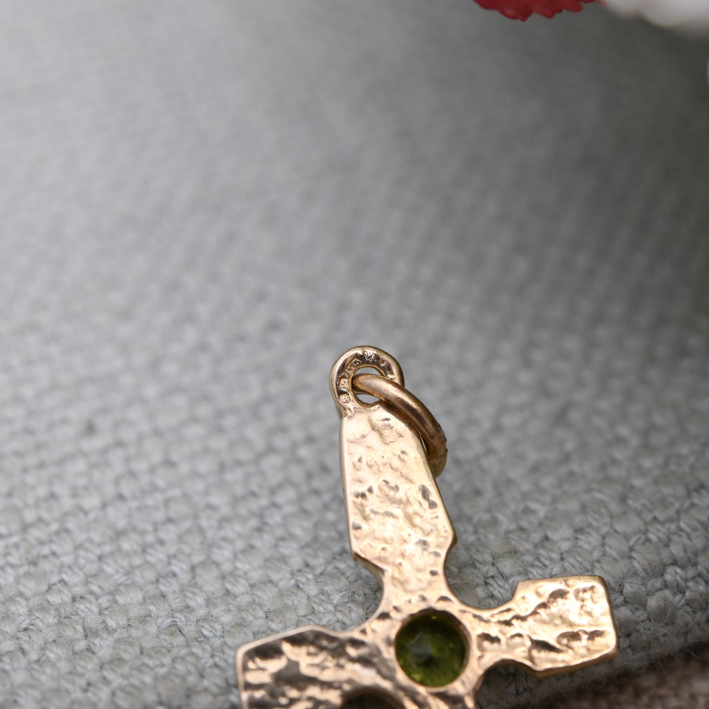 Vintage 9ct Gold Peridot Celtic Cross Pendant with a knot Pattern - Yellow Gold Christian Religious Necklace Gift for Christening Baptism