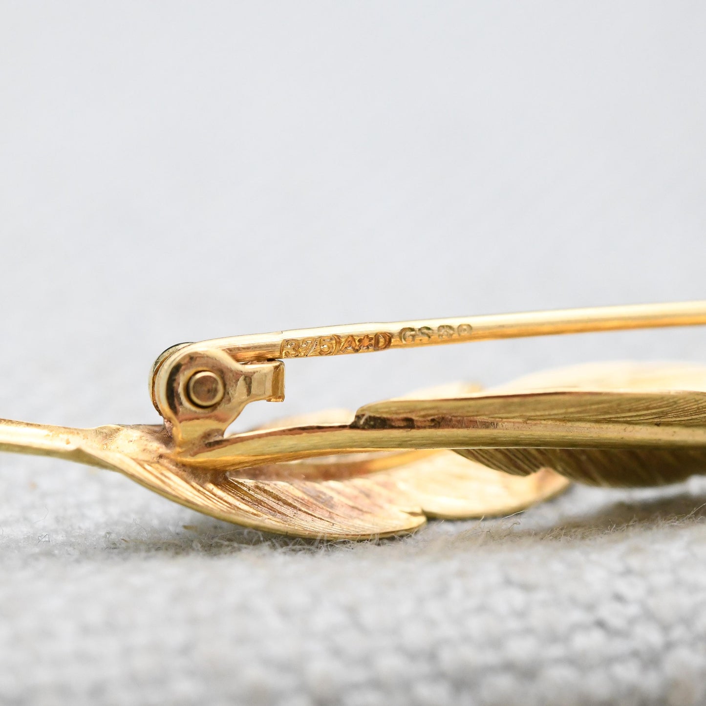 Vintage 9ct Gold Leaf Brooch - Yellow Gold Textured Floral Design | Pretty Gift for Her