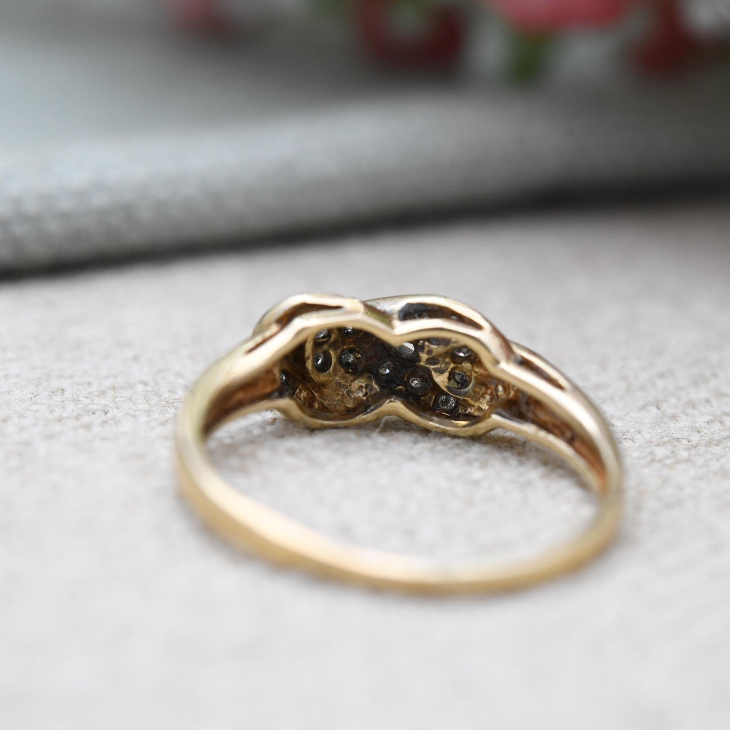 Vintage 9ct Gold Diamond Lovers Knot Ring 1984 - Crossover Knotted Band Pretty Stacking Ring Jewellery Gift | UK Size - O | US Size - 7 1/2