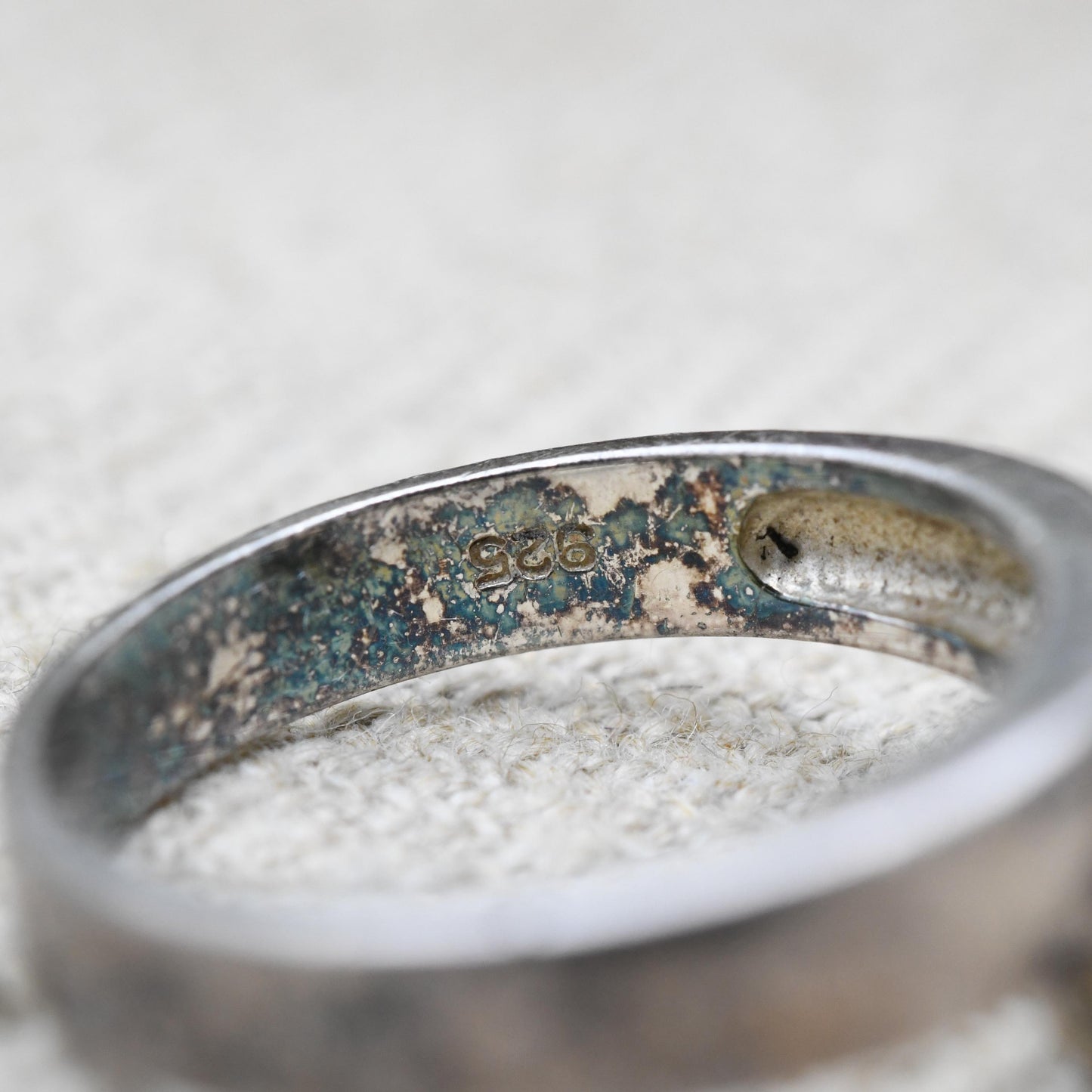 Vintage Sterling Silver Dangle Cross Band Ring - Clear Stone Decoration | Raised Cross Relief | UK Size - L | US Size - 6