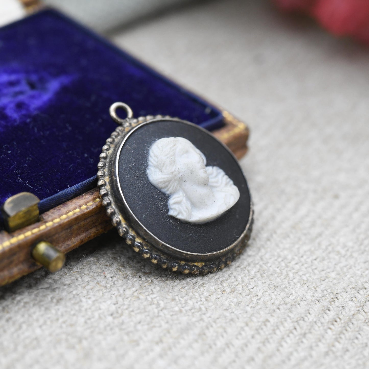 Vintage Wedgwood Sterling Silver Figure on Black Jasperware Pendant 1970s - | Circular Classical Cameo