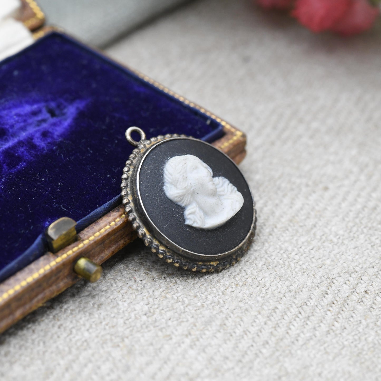Vintage Wedgwood Sterling Silver Figure on Black Jasperware Pendant 1970s - | Circular Classical Cameo