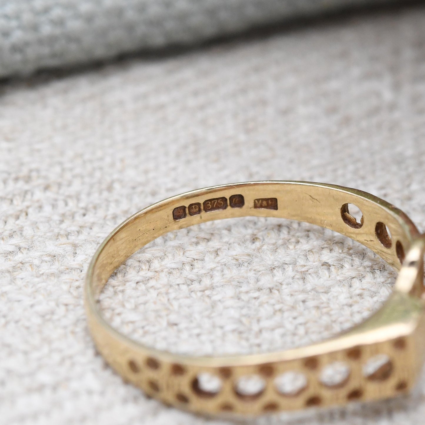 Vintage 9ct Gold Buckle Ring 1991 - Openwork Belt Buckle Textured Unisex Gold Band Gift | UK Size - N | US Size - 6 1/2