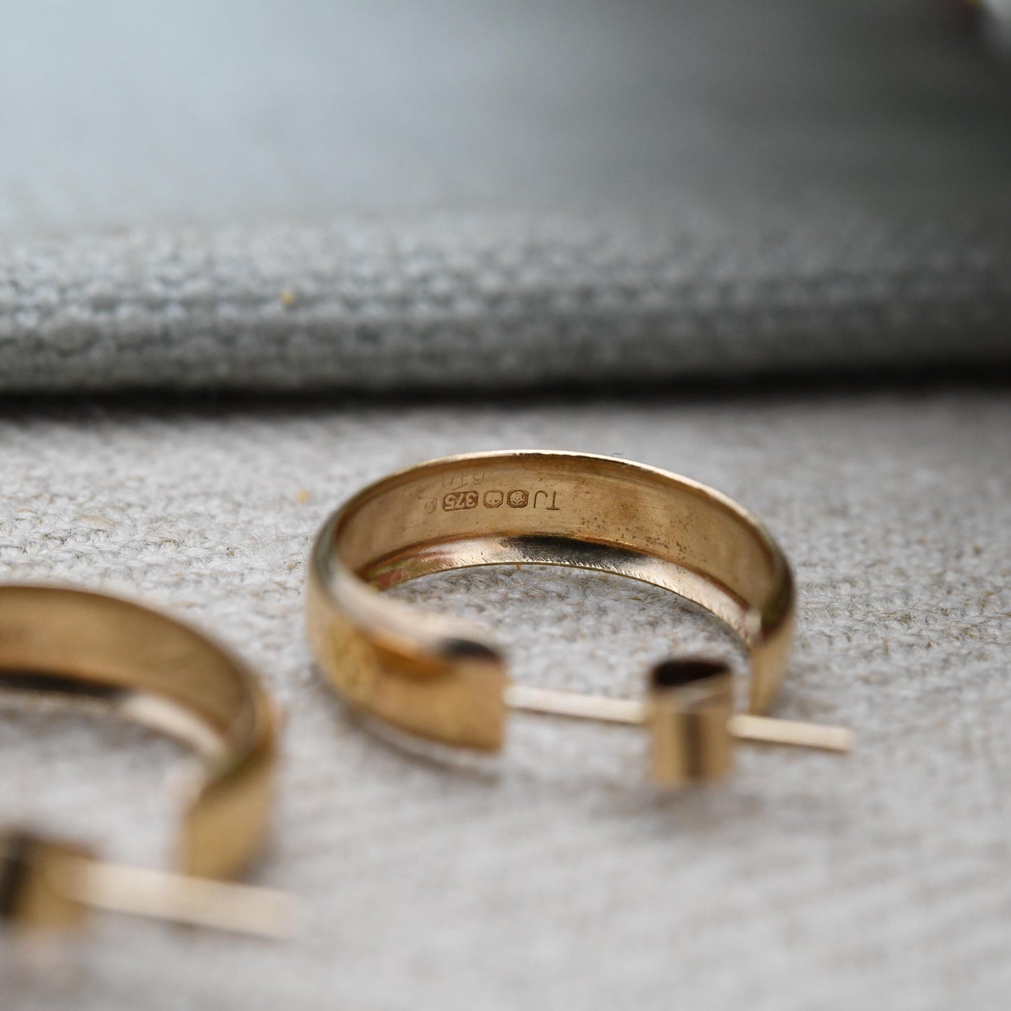 Vintage 9ct Gold Hoop Stud Earrings - Circle Shape Big Stud | Diamond Cut Design | Solid Gold Jewellery Gift for Her | with Butterfly Backs