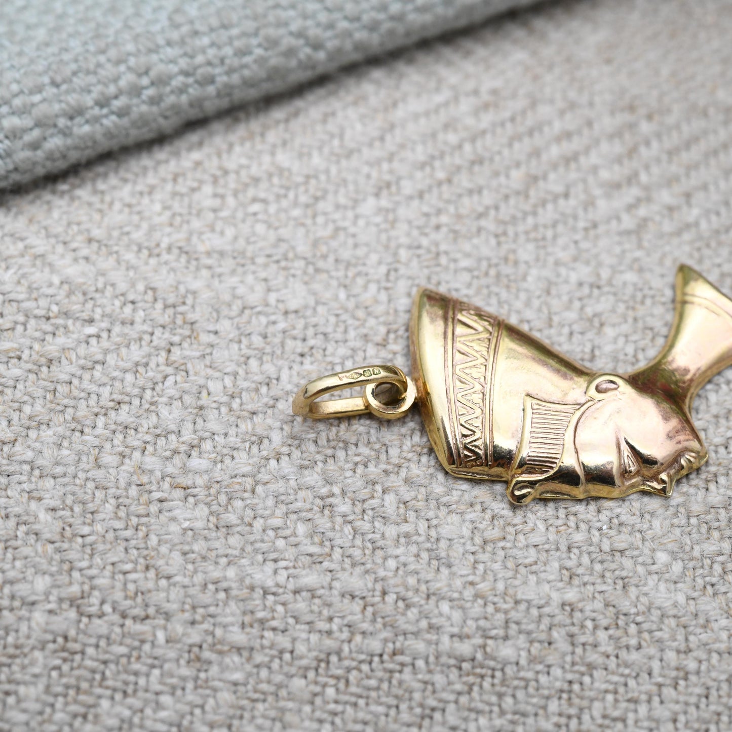 Vintage 9ct Gold Nefertiti Bust Pendant - Detailed Face Silhouette | Egyptian Revival Ancient Egypt Pharaoh | Gift for Pendant Necklace