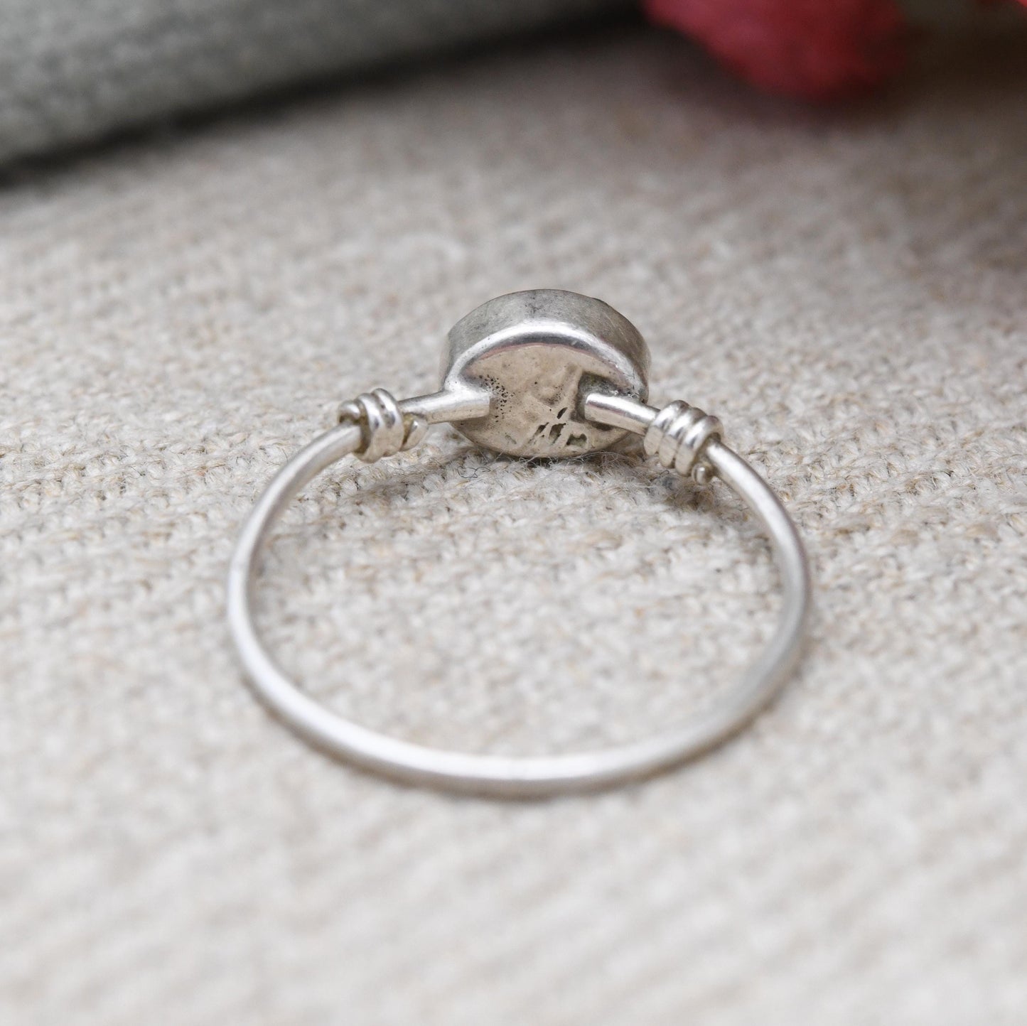 Vintage Sterling Silver Green Cabochon Ring - Small Solitaire Minimalist Ring | UK Size - J | US Size - 4 3/4