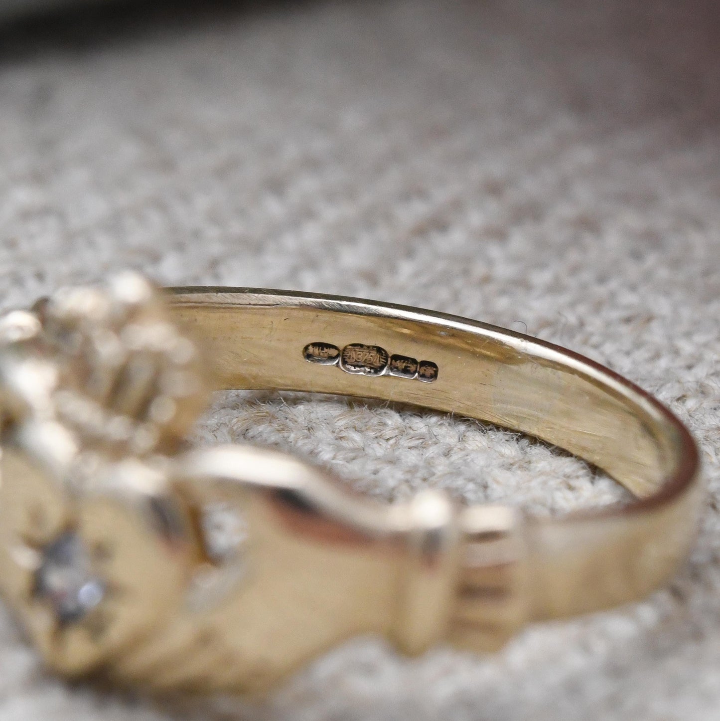 Vintage 9ct Gold Claddagh Ring - Clear Stone | Hands Holding Heart | Symbol of Love | Loyalty & Friendship | UK Size - H 1/2 | US Size 4 1/4