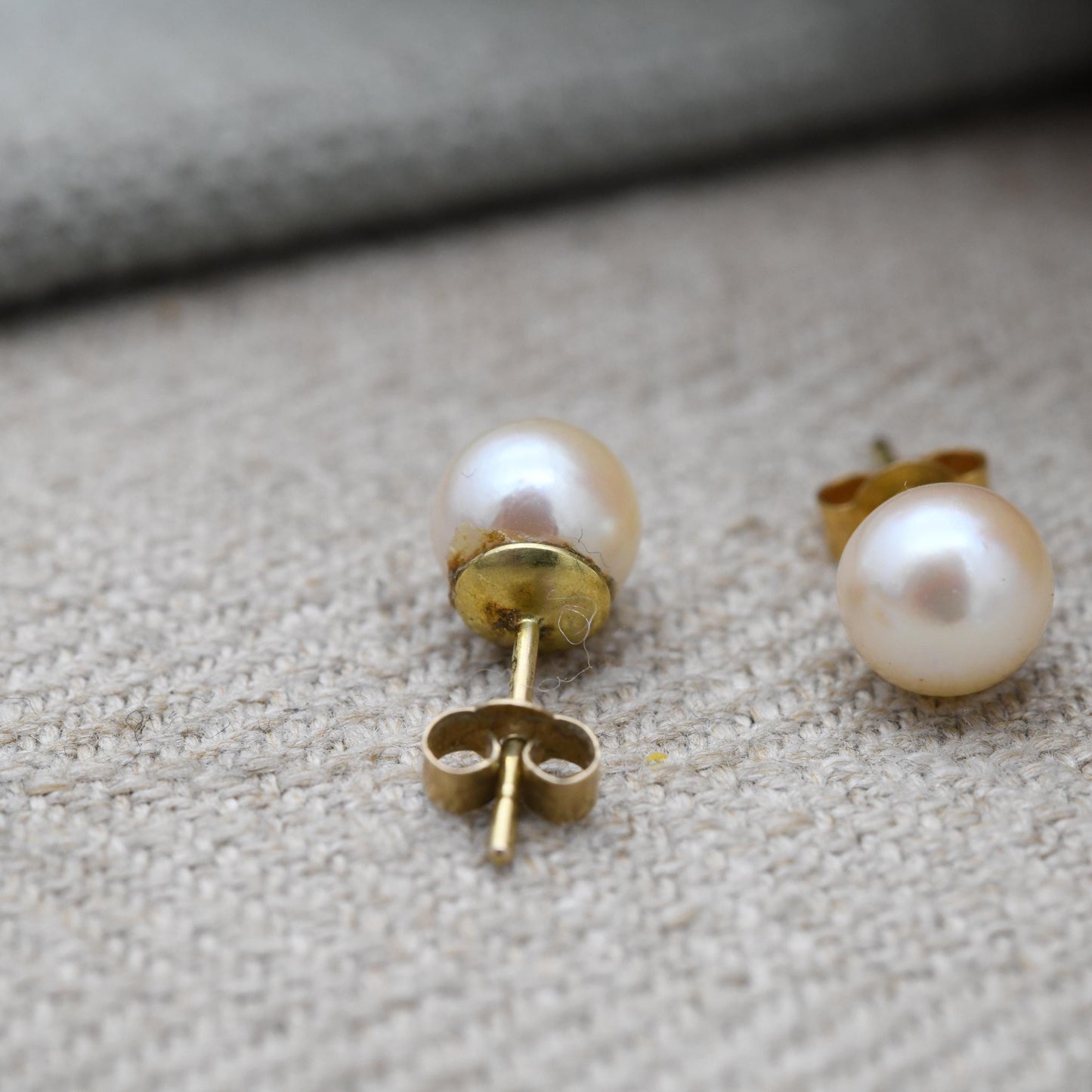 Vintage 9ct Gold Pearl Stud Earrings 7mm - Large Minimalist White Cultured Pearl Round Push Back Earrings | Everyday Jewellery Gift for Her