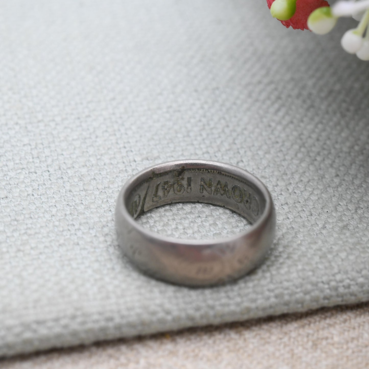 Vintage 1947 Coin Band Ring Half Crown Hand Engraved Design - Unusual Chunky Silver Band | Hidden Secret Words | UK Size - R | US Size - 9